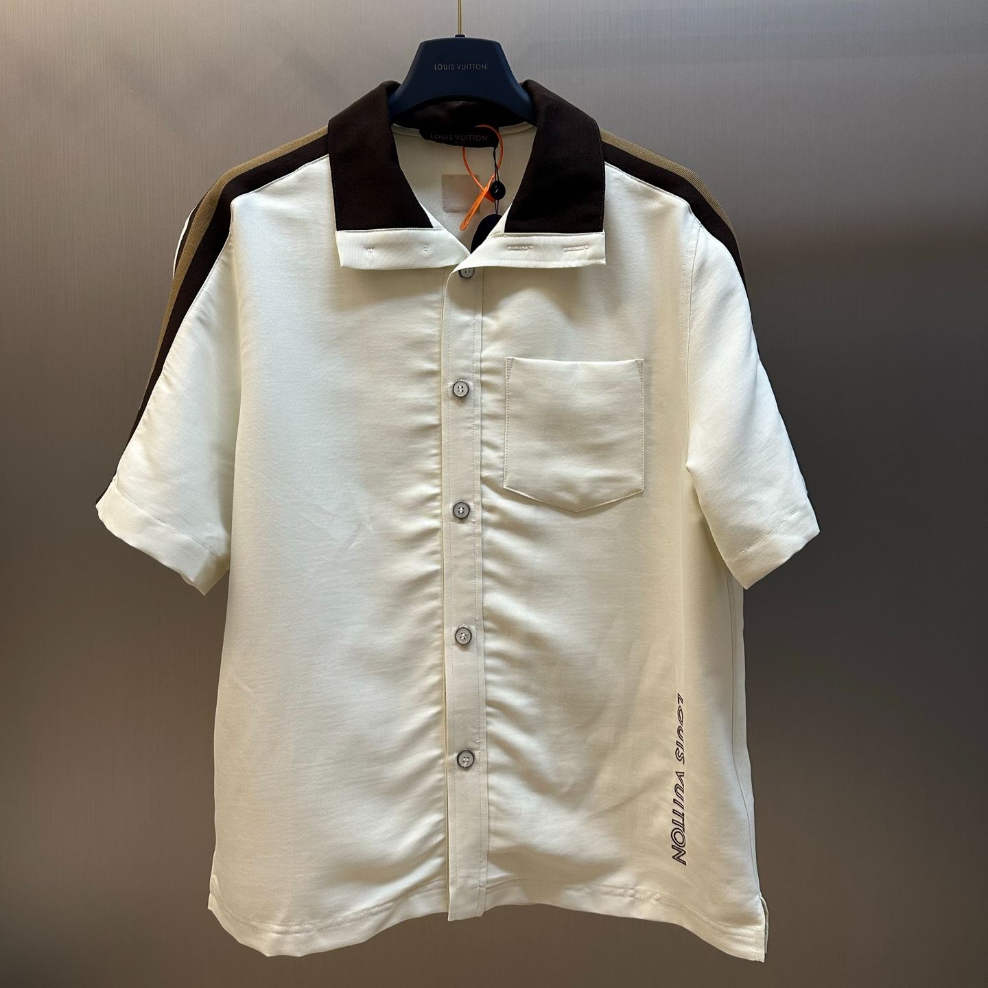 Louis Vuitton two-tone sporty short-sleeved shirt (1AJRF1）