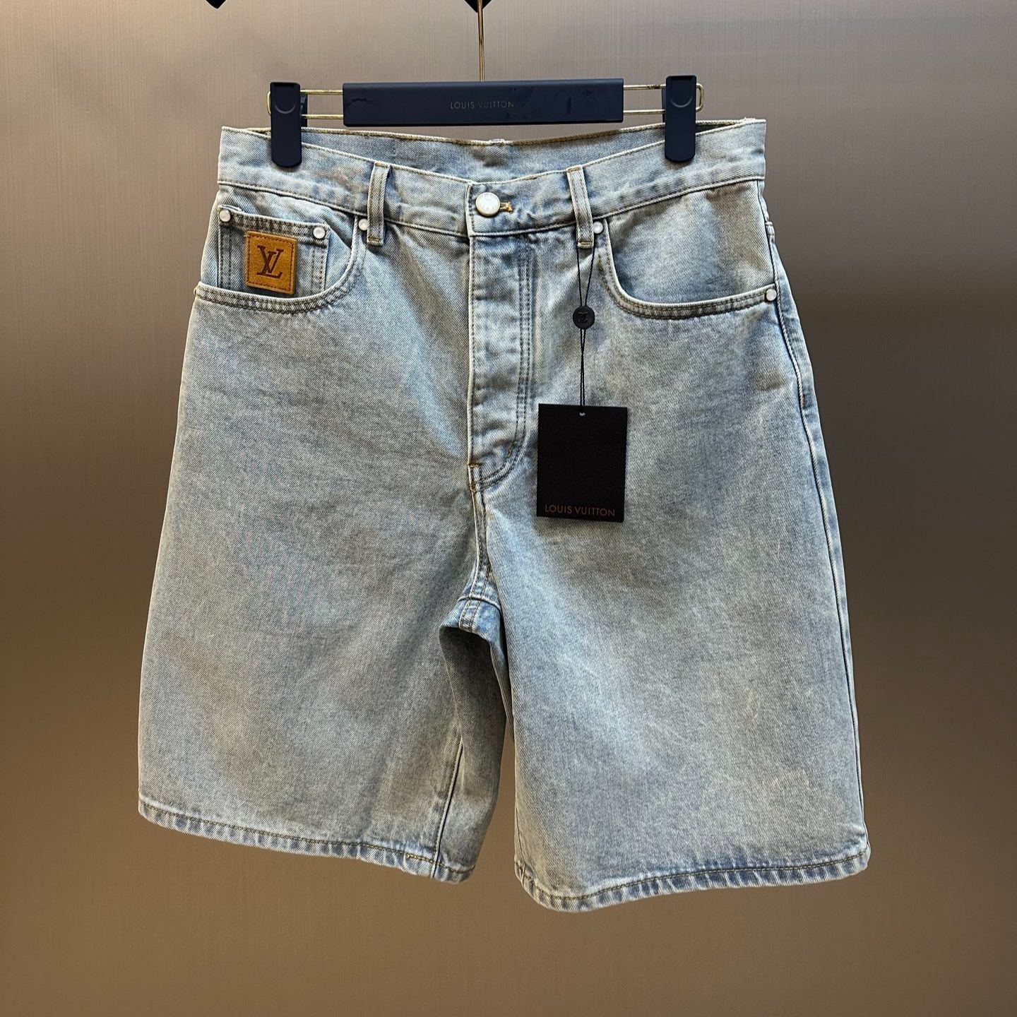LOUIS VUITTON LV Denim Shorts(1AGTHV）