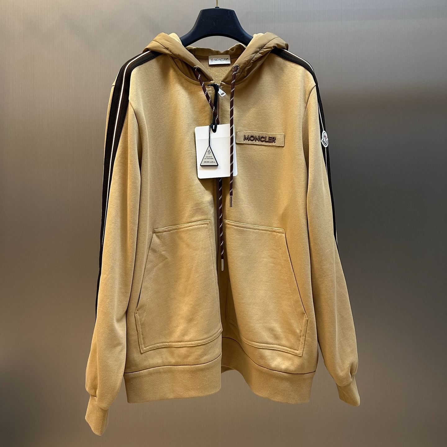 Moncler striped logo detail zip-up cotton hoodie（L10918G00042899V4）