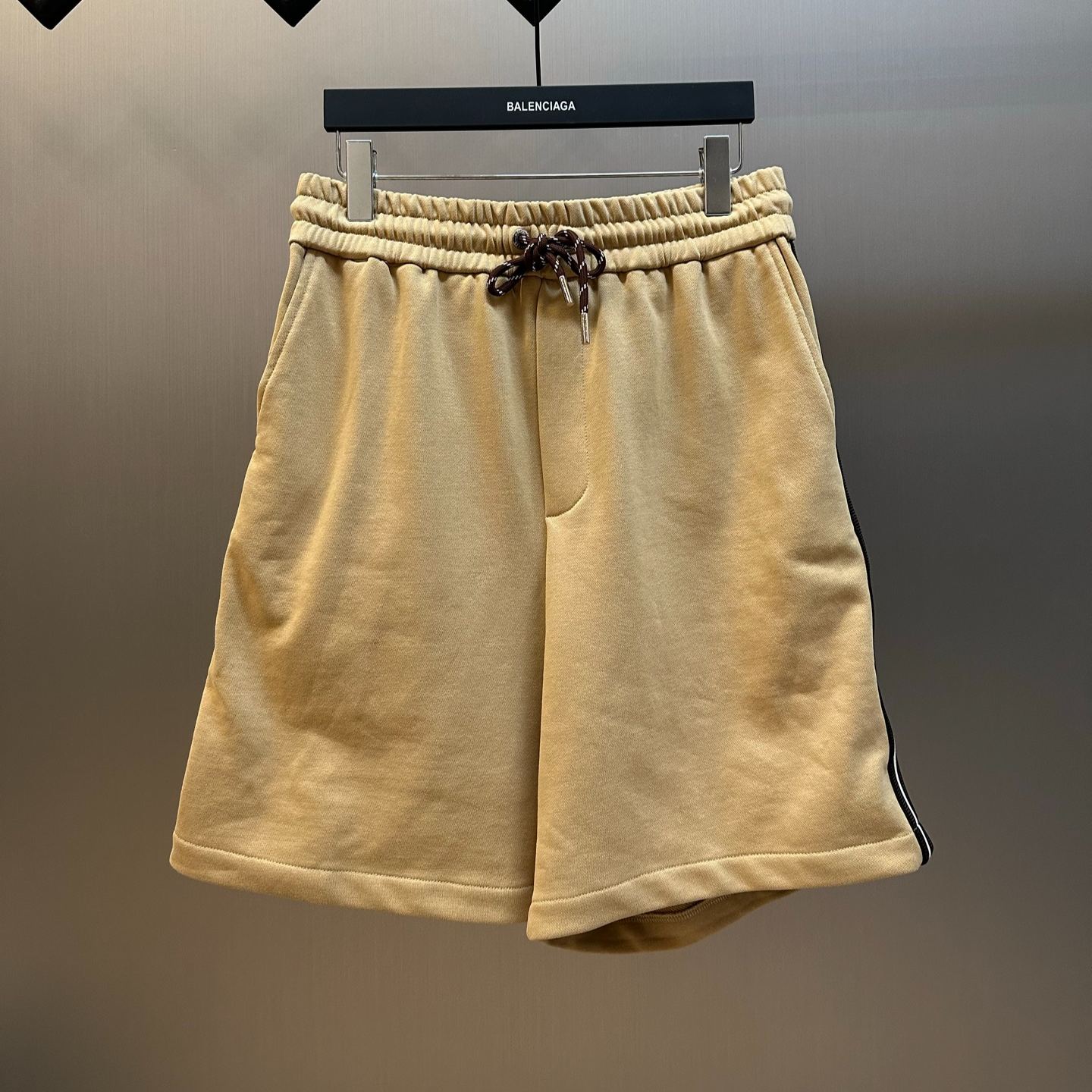 Moncler drawstring striped cotton shorts（L10918H00012899V4）
