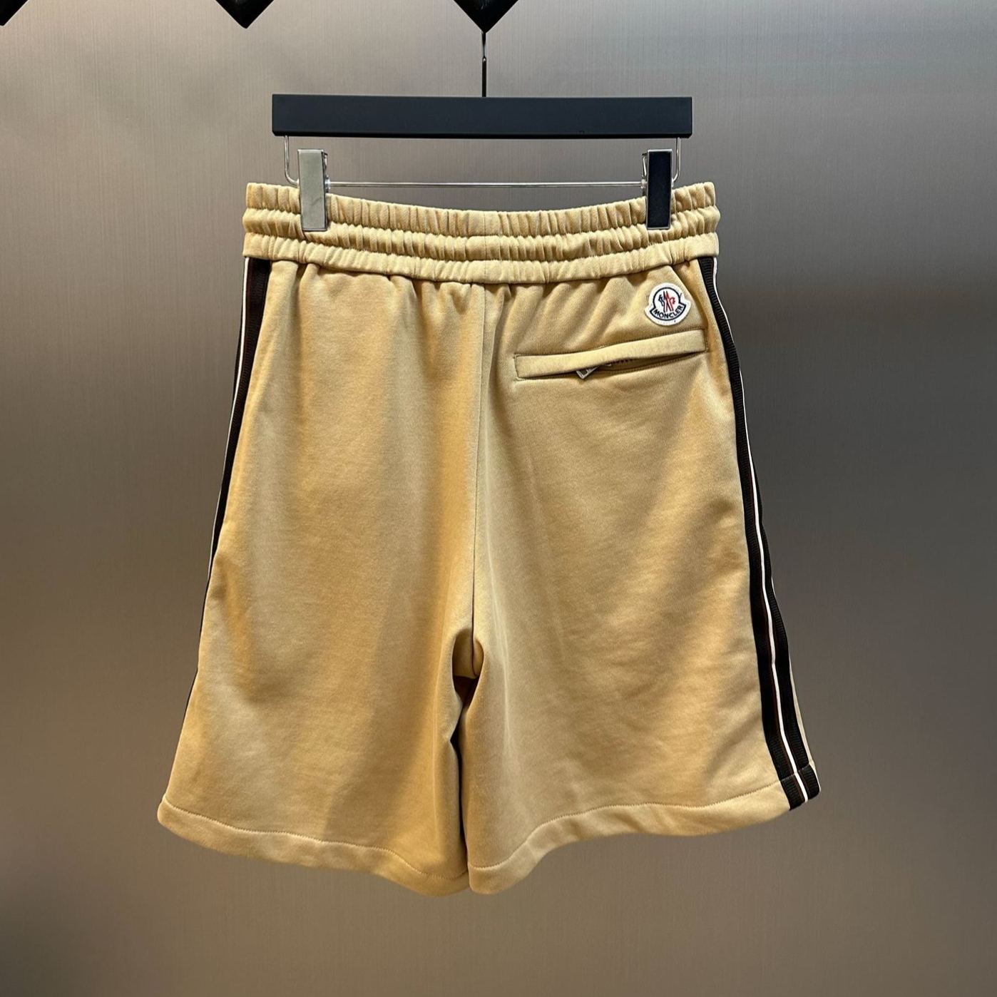 Moncler drawstring striped cotton shorts（L10918H00012899V4）