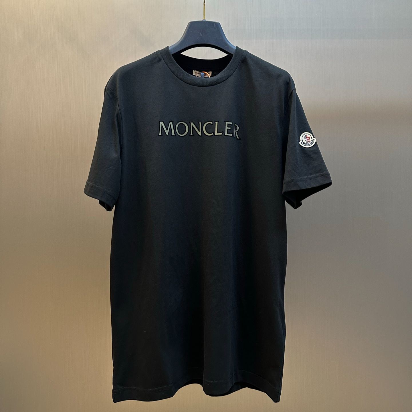 MONCLER Men's Short-Sleeve T-Shirt with Flocked Print（L10918C0007589B8U999）