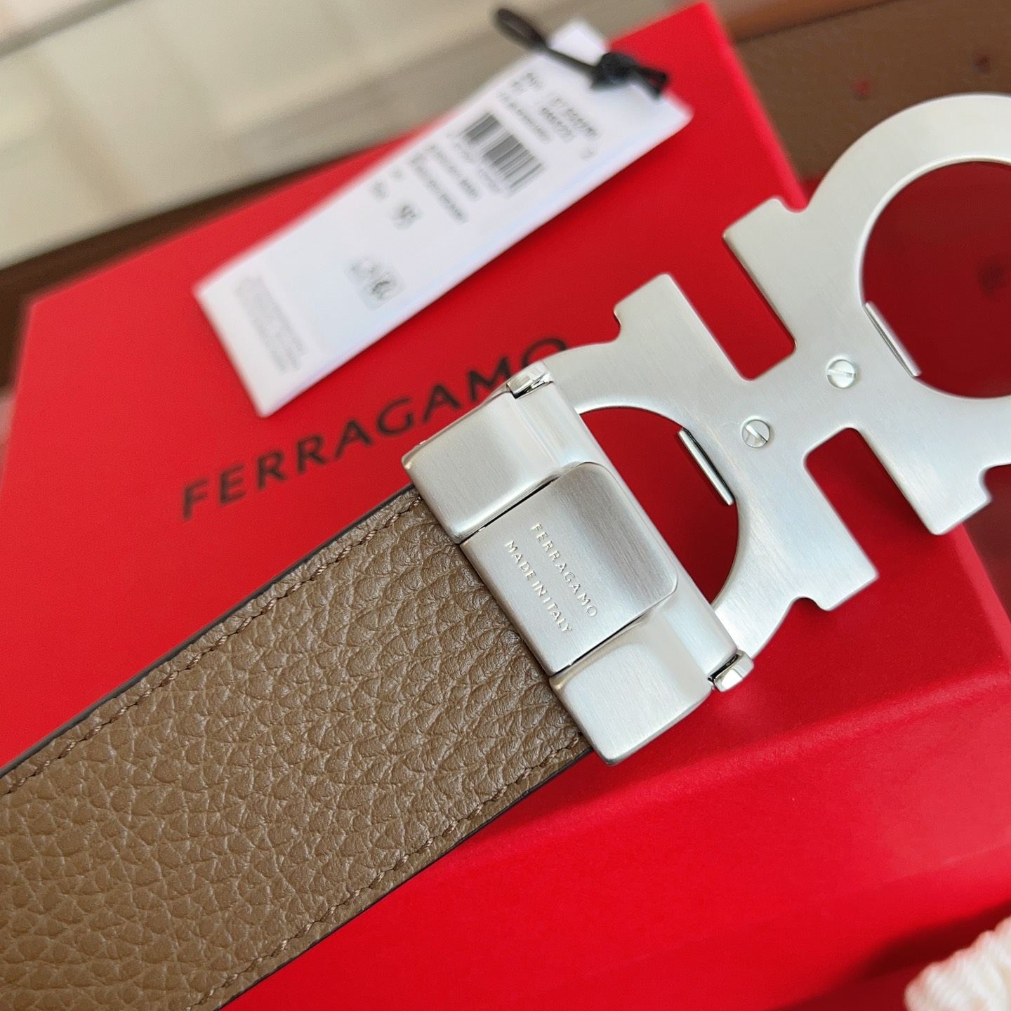  FERRAGAMO reversible and adjustable Gacini belt（705614）