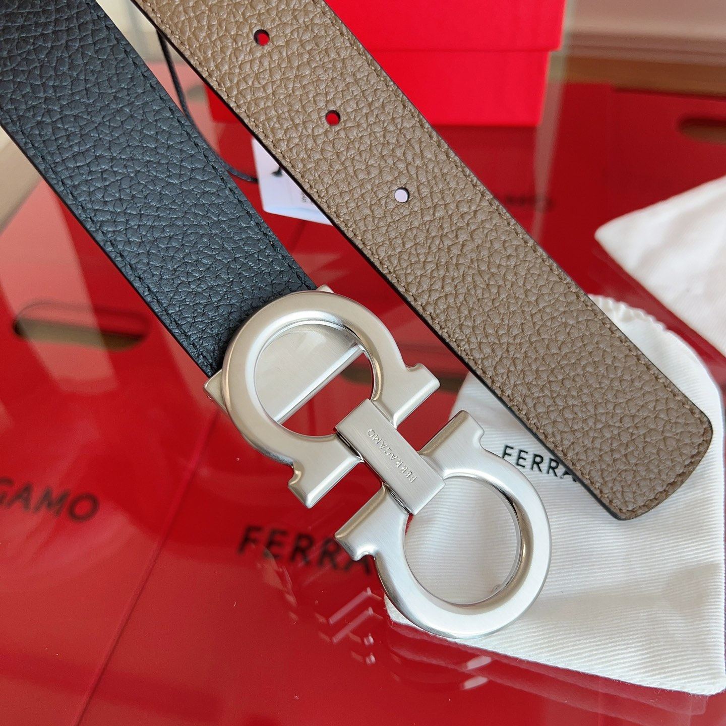  FERRAGAMO reversible and adjustable Gacini belt（705614）