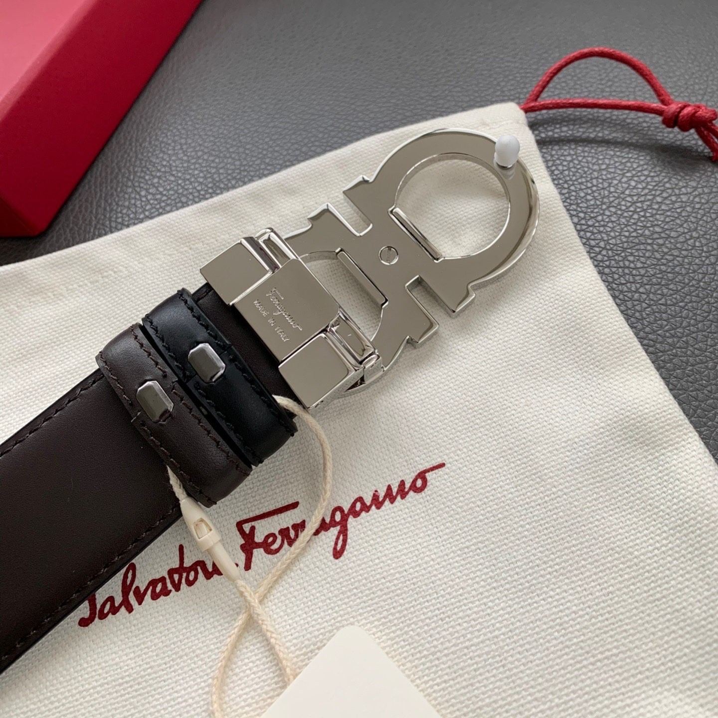 Ferragamo men's reversible leather belt, Gancini genuine leather, black and brown（679535 644557）