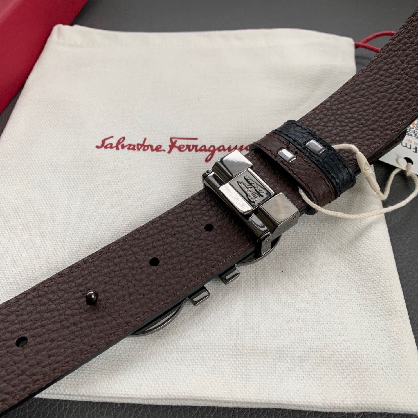 Ferragamo Men's Reversible Leather Belt with Gancini Buckle（675542705614）