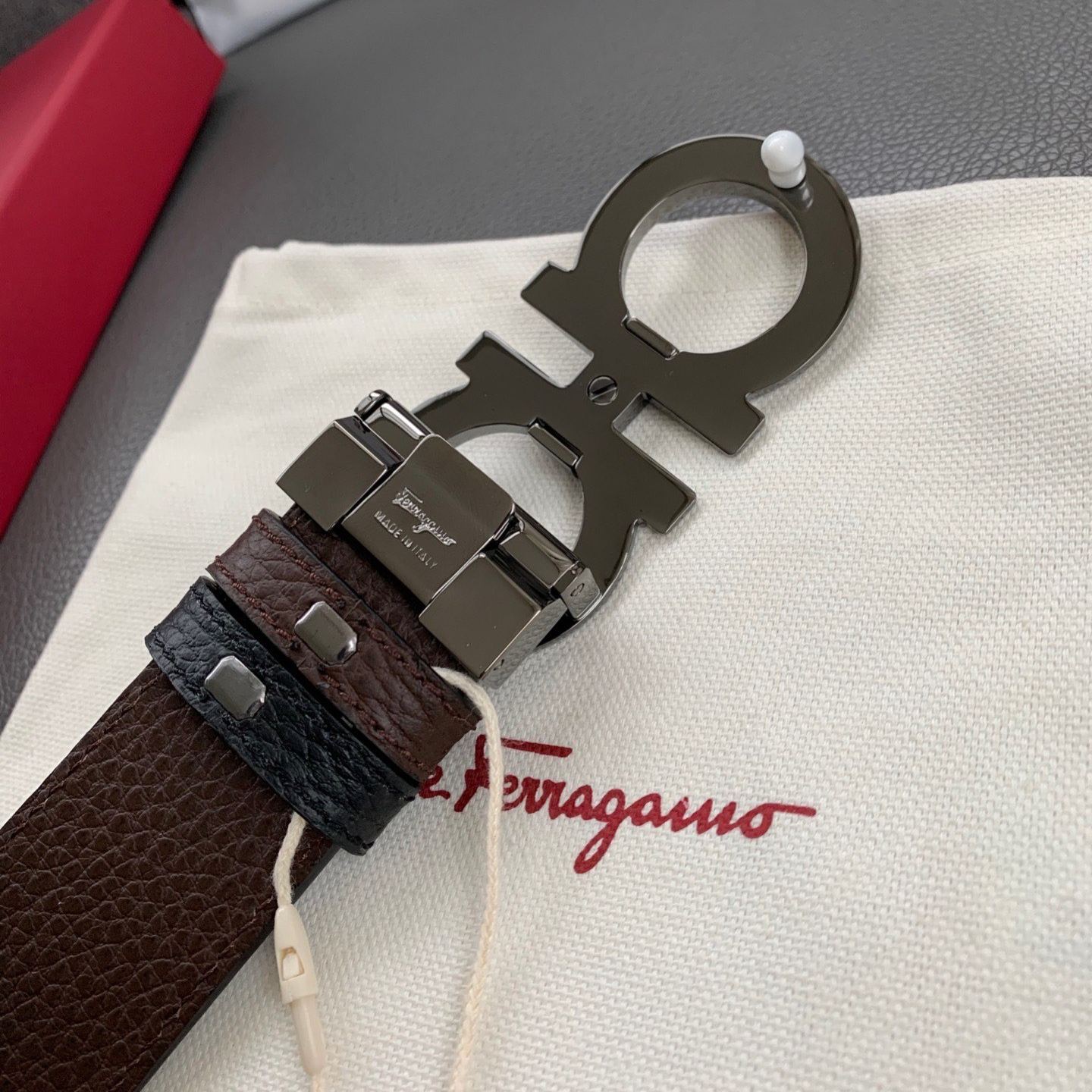 Ferragamo Men's Reversible Leather Belt with Gancini Buckle（675542705614）
