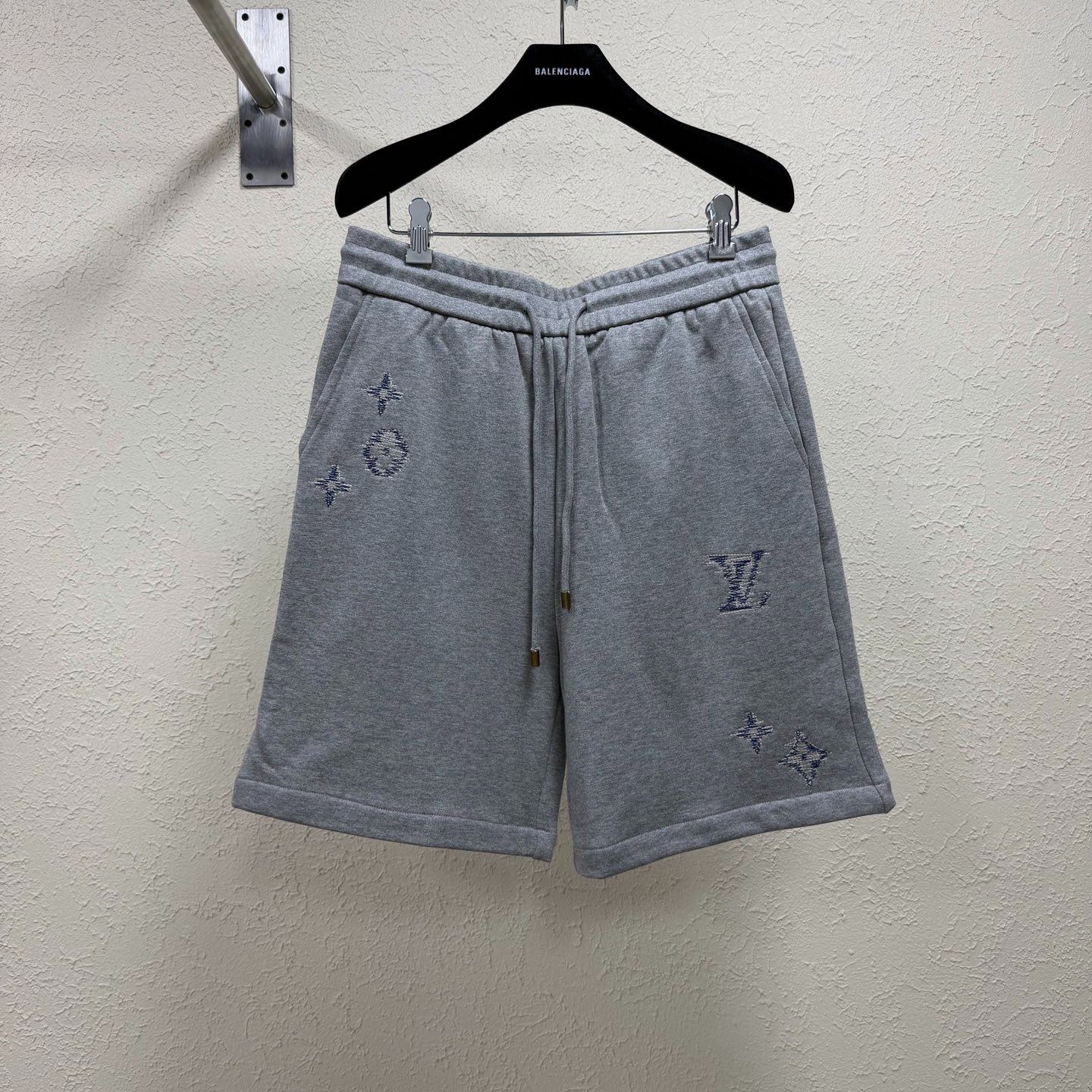 LOUIS VUITTON Embroidered Signature Shorts（1AK7FP）