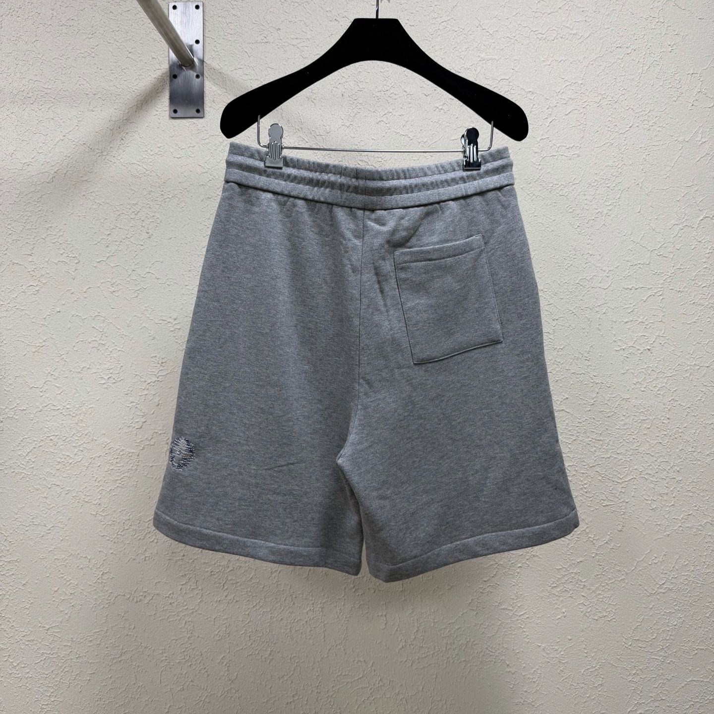 LOUIS VUITTON Embroidered Signature Shorts（1AK7FP）