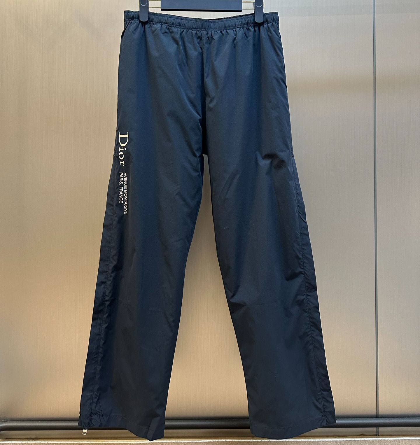 Dior Track Pants with Dior Montaigne Embroidery(683C151A2031_C581）