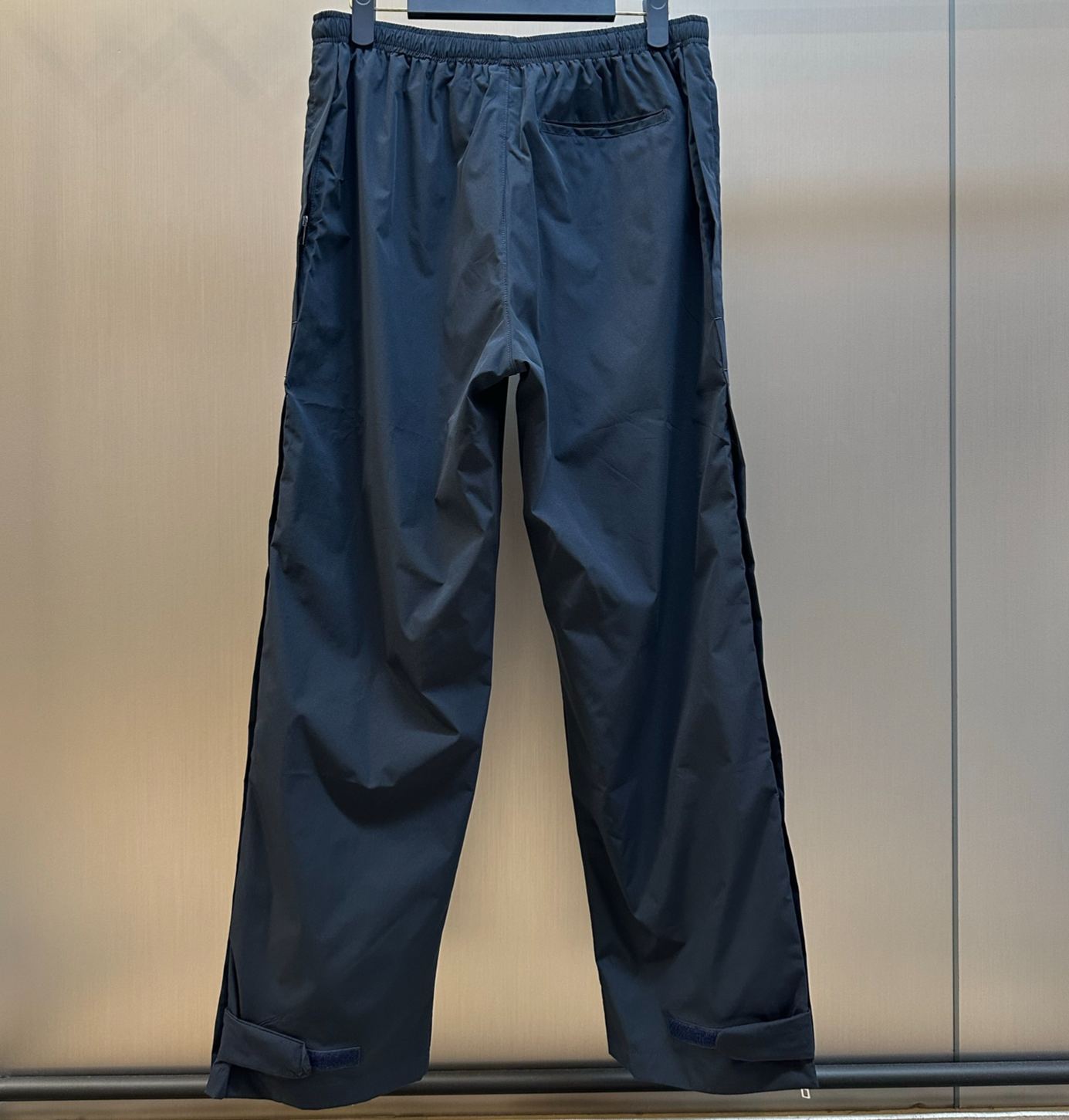 Dior Track Pants with Dior Montaigne Embroidery(683C151A2031_C581）