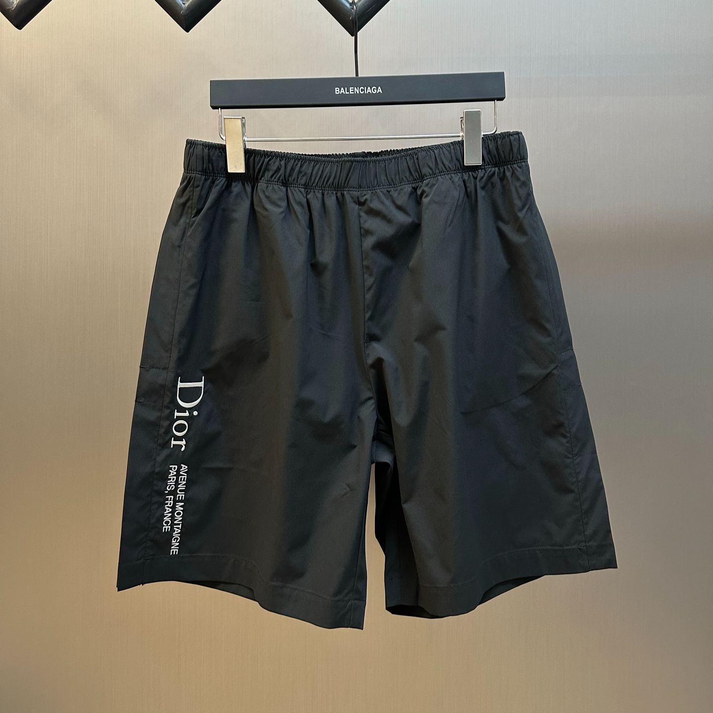 DIOR Track Shorts with Dior Montaigne Embroidery(683C117A2031_C981）