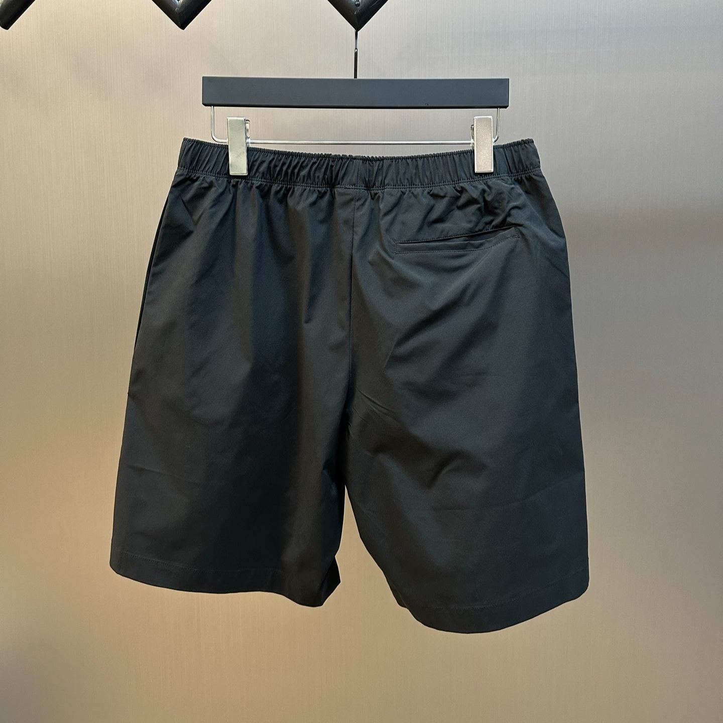 DIOR Track Shorts with Dior Montaigne Embroidery(683C117A2031_C981）