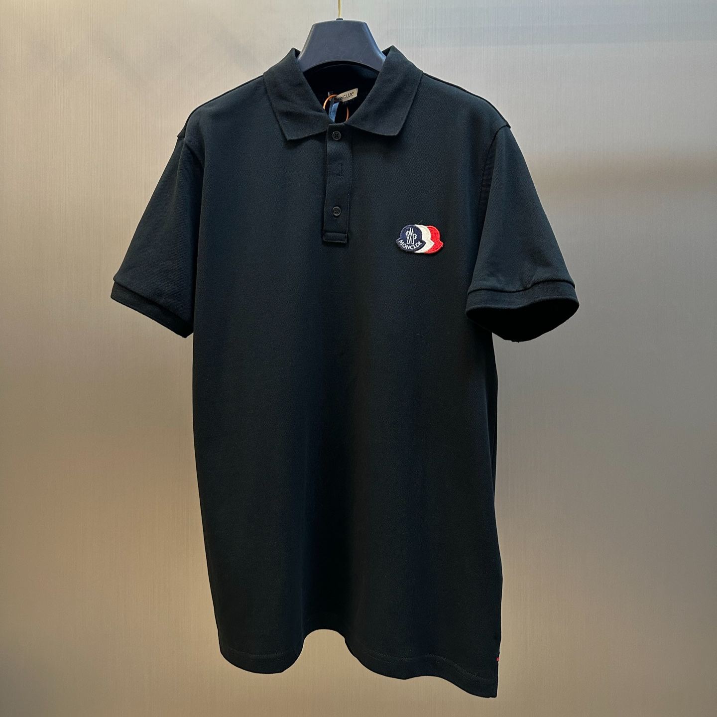 MONCLER Polo Shirt with Tricolor Logo Patch（L10918A0003089A16999）