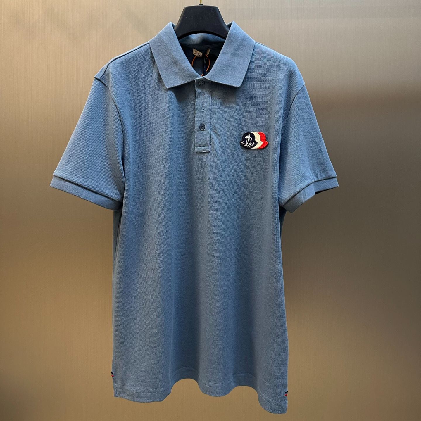 MONCLER Polo Shirt with Tricolor Logo Patch（L10918A0003089A16999）