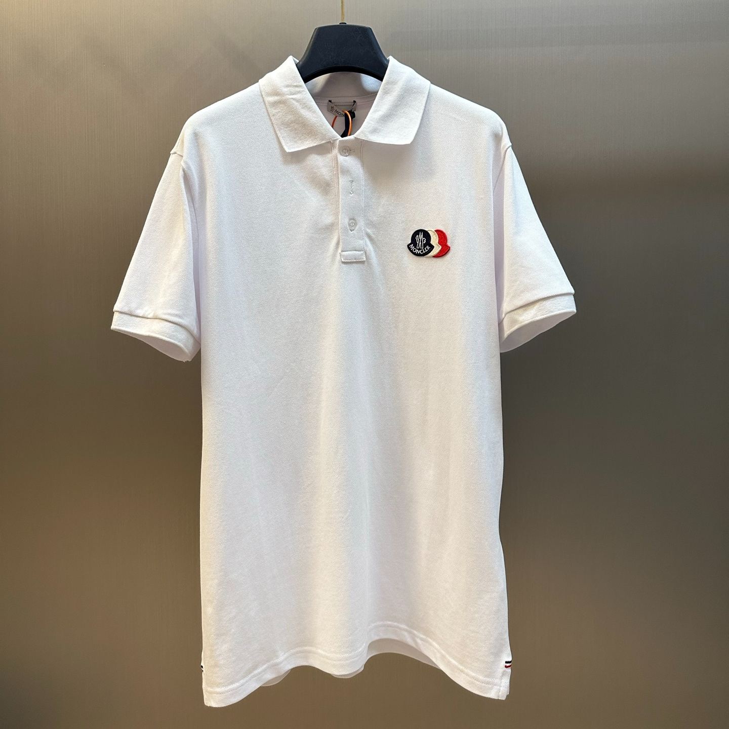 MONCLER Polo Shirt with Tricolor Logo Patch（L10918A0003089A16999）