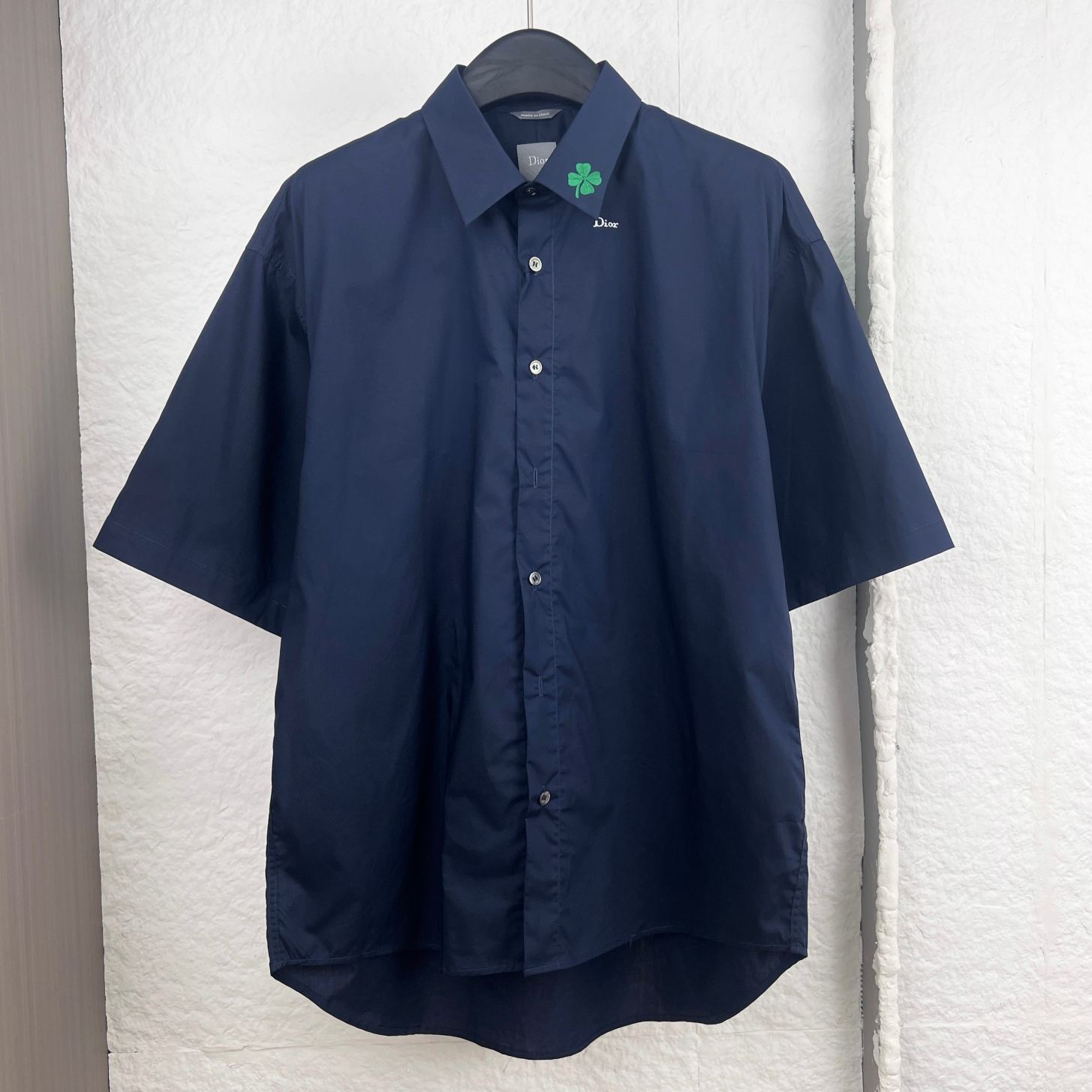 Dior Short-sleeved shirt adorned with Dior Clover embroidery（683C570A1581_C586）