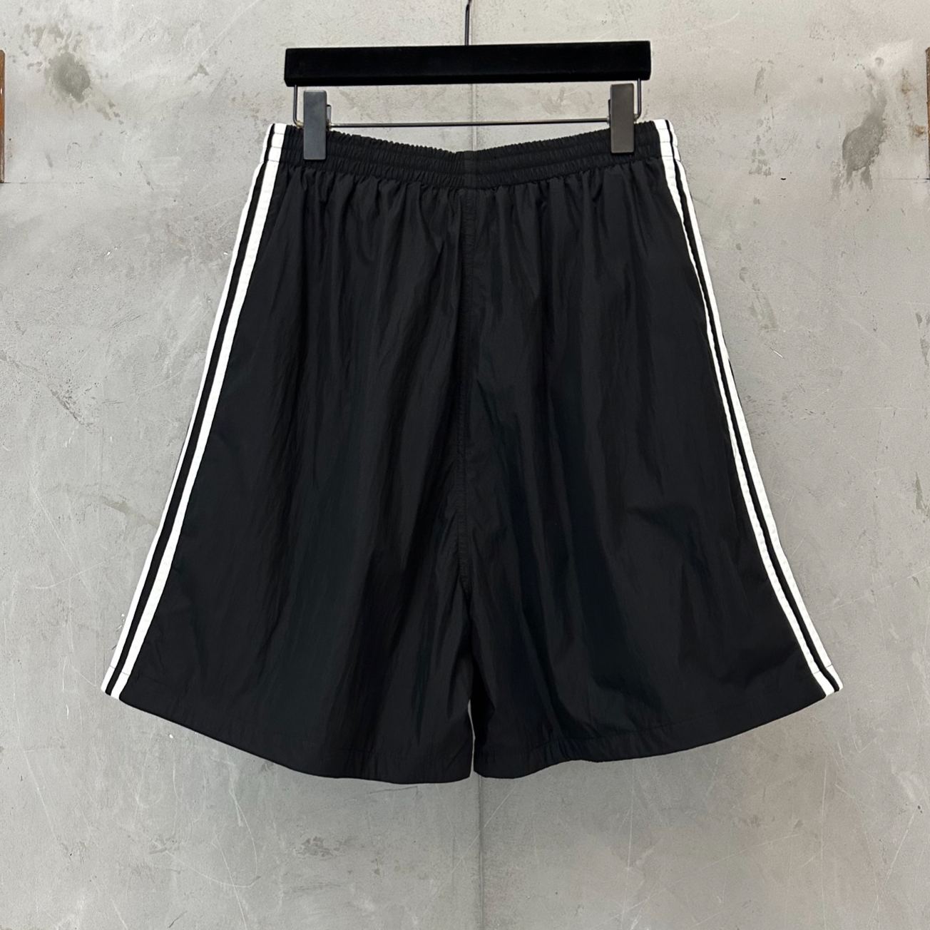 Balenciaga x adidas Large Short Black(712282TNQ221000）