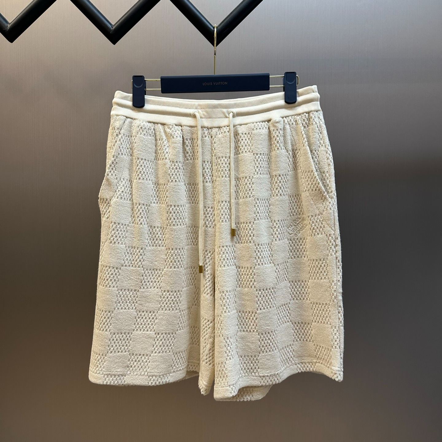 Louis Vuitton Damier terry cloth shorts（1AHUVH）