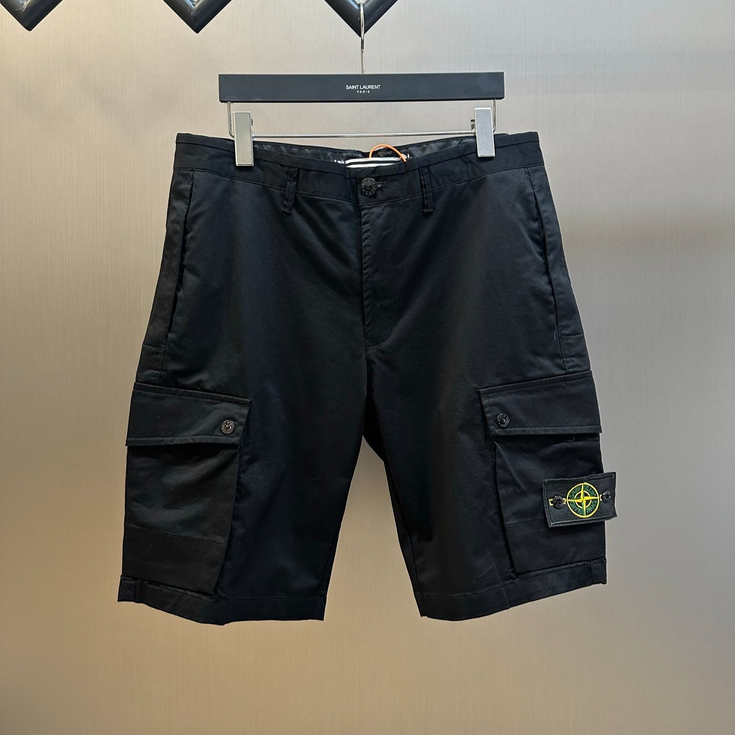 Stone Island Compass-badge cargo shorts（K1S15L100011S00WA）