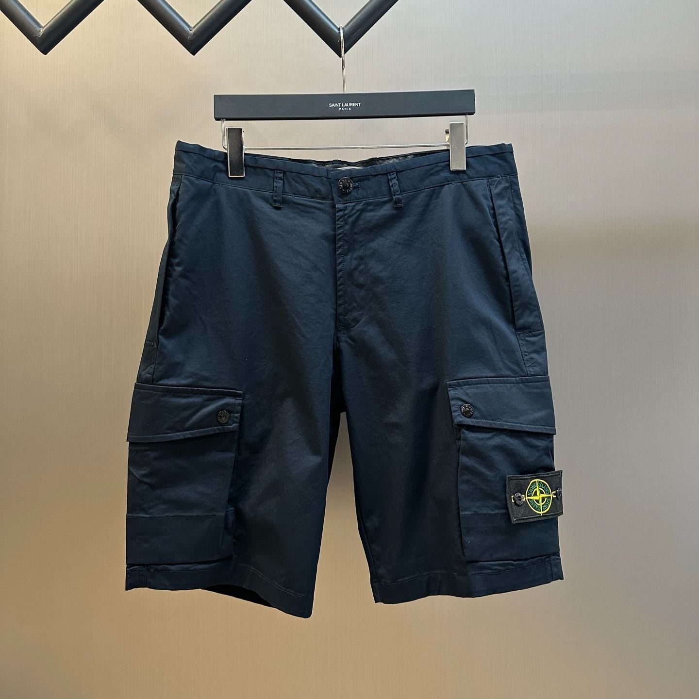 Stone Island Compass-badge cargo shorts（K1S15L100011S00WA）