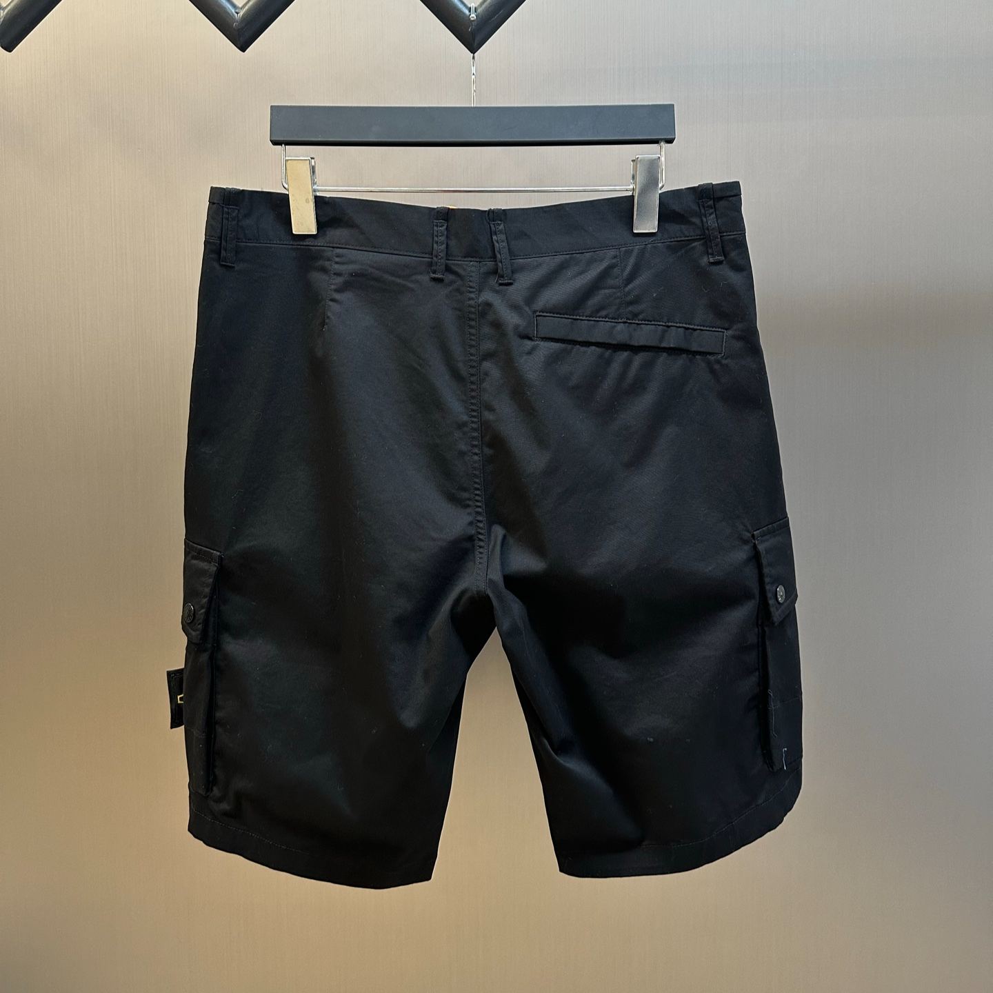 Stone Island Compass-badge cargo shorts（K1S15L100011S00WA）