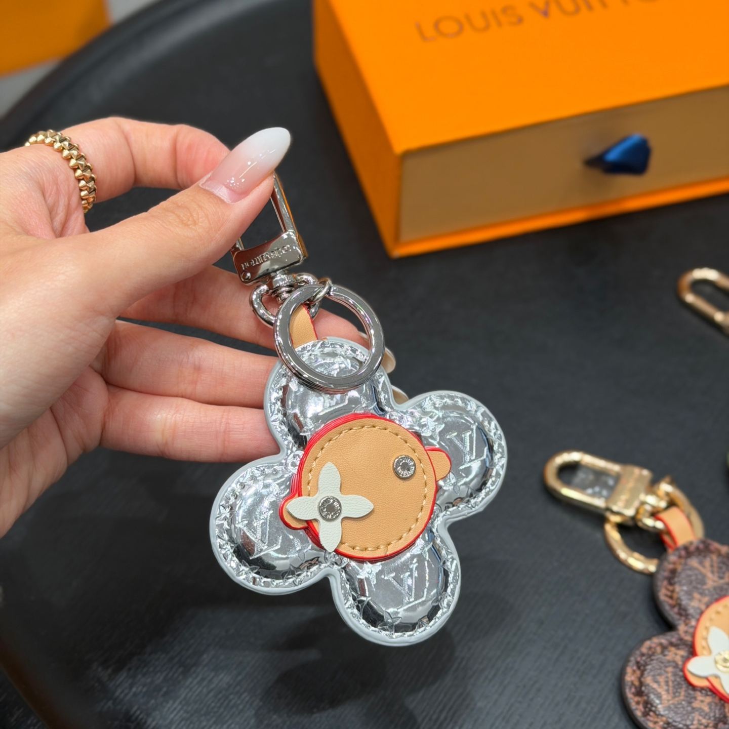 Louis Vuitton Vivienne Head Monogram Mirror Keychain（M03280）