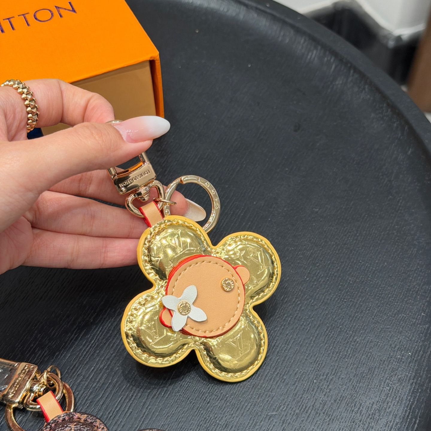 Louis Vuitton Vivienne Head Monogram Mirror Keychain（M03280）