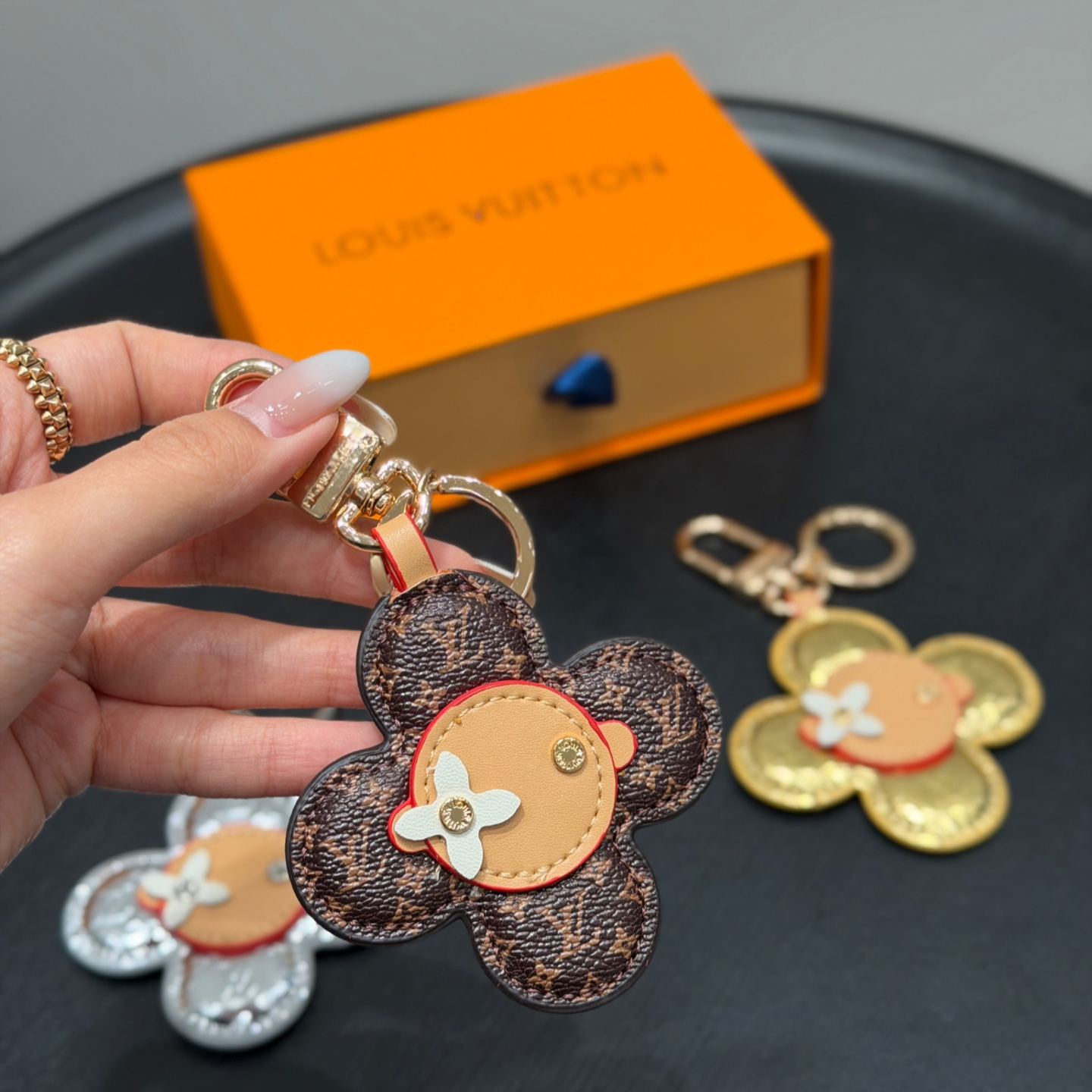 Louis Vuitton Vivienne Head Monogram Mirror Keychain（M03280）