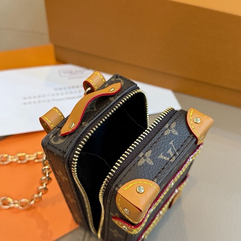 Louis Vuitton Soft Trunk Backpack Bag Charm and Key Holder （M69483）