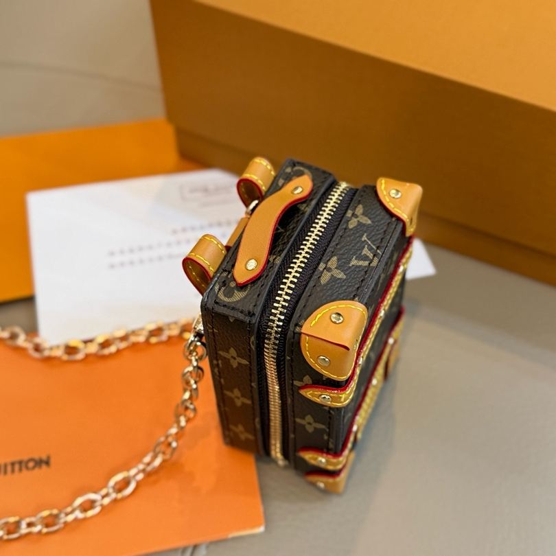 Louis Vuitton Soft Trunk Backpack Bag Charm and Key Holder （M69483）