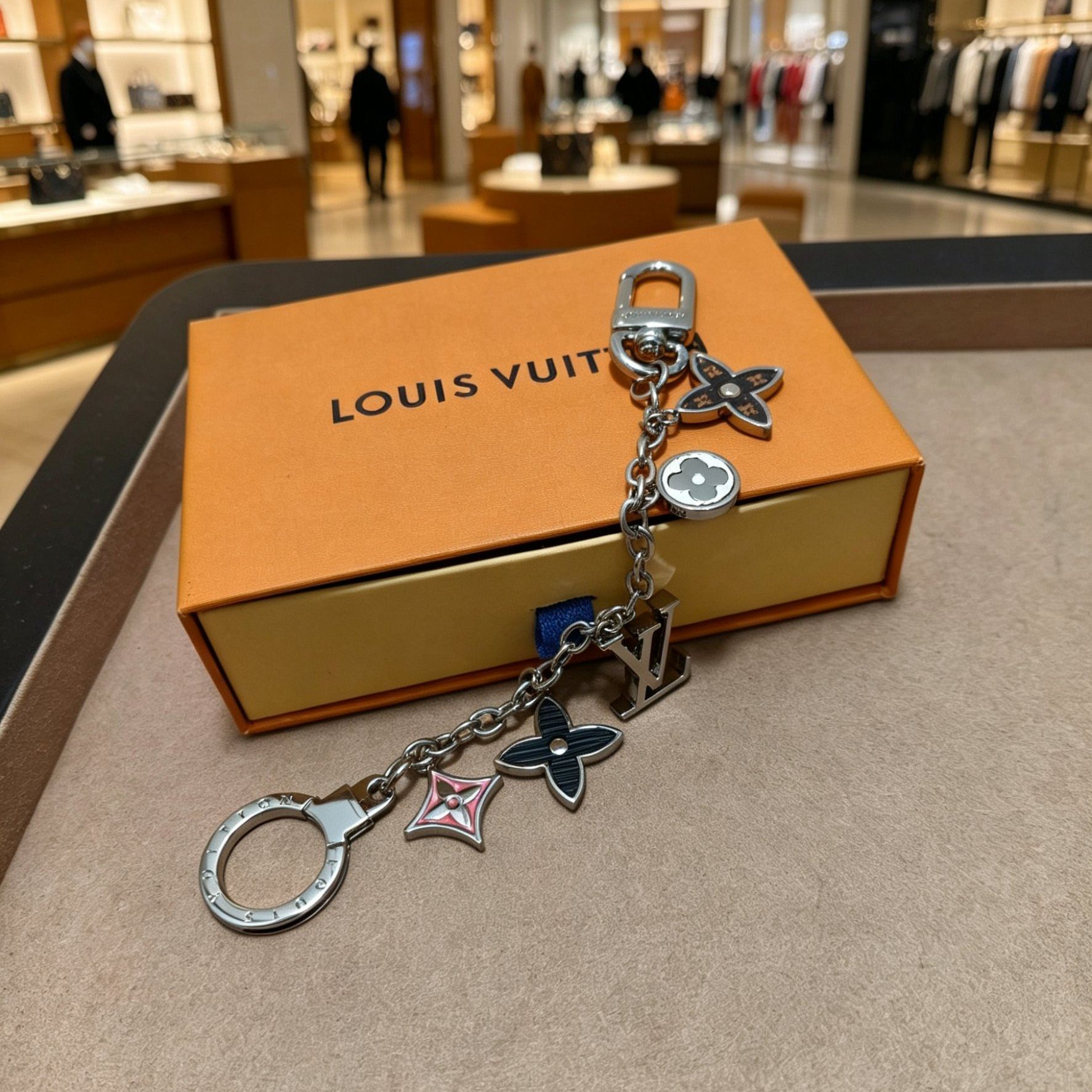 Louis Vuitton keychain（M68999）