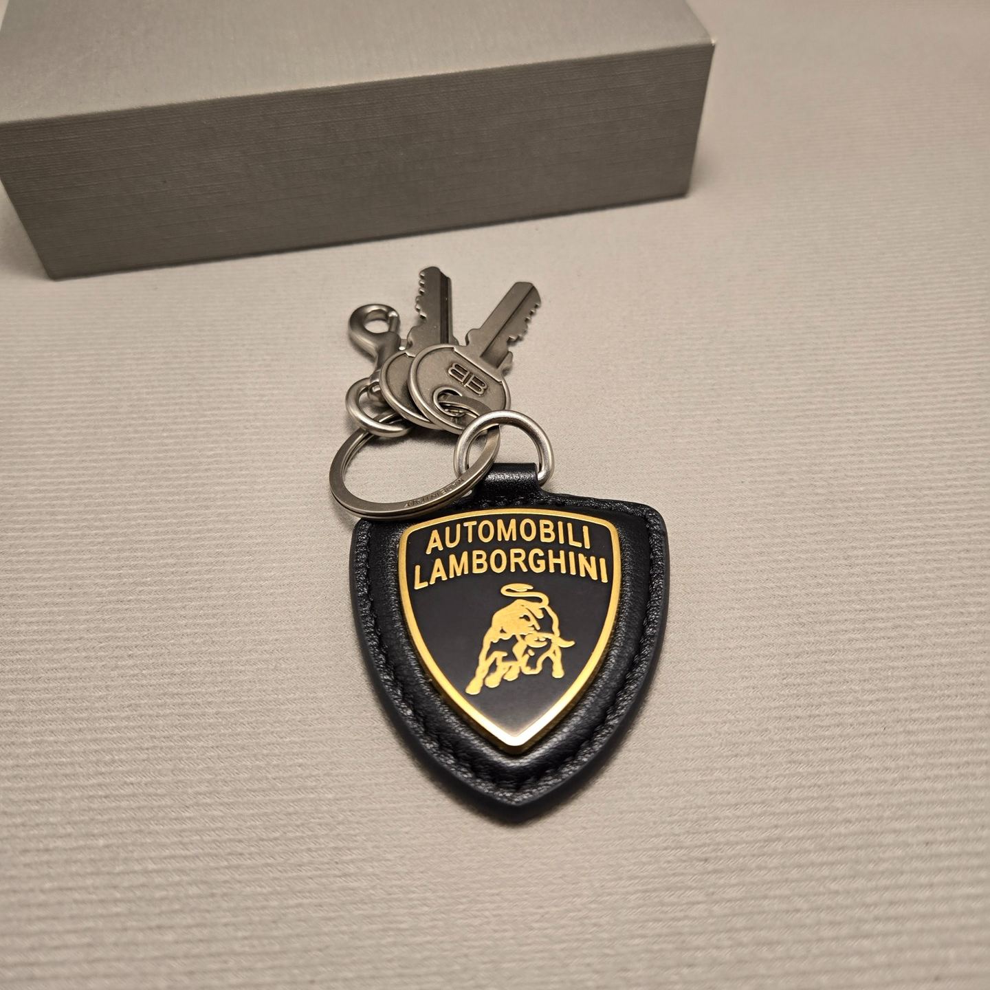 BALENCIAGA Automobili Lamborghini Shield Charm "Black"（8355222ABZD1000）