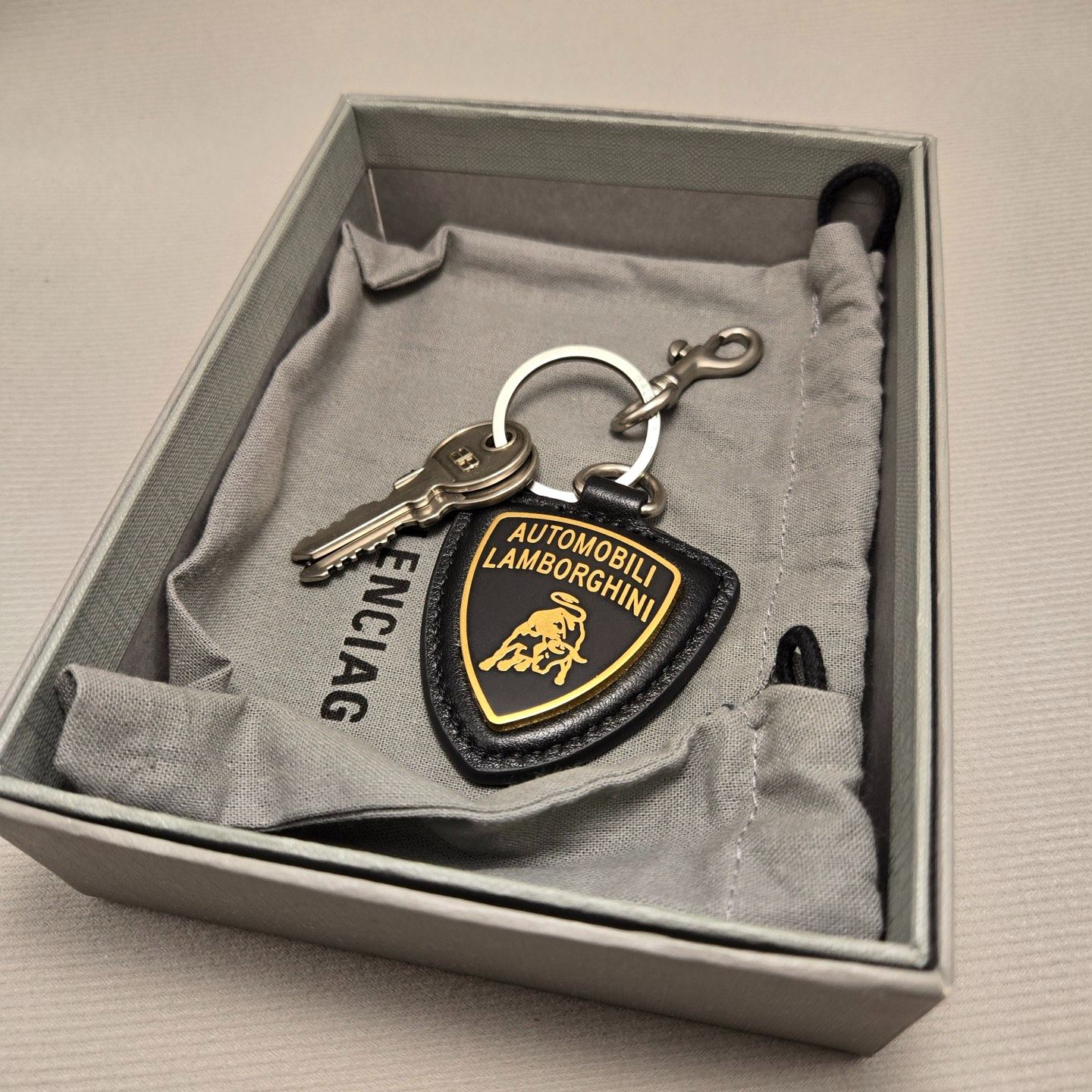 BALENCIAGA Automobili Lamborghini Shield Charm "Black"（8355222ABZD1000）