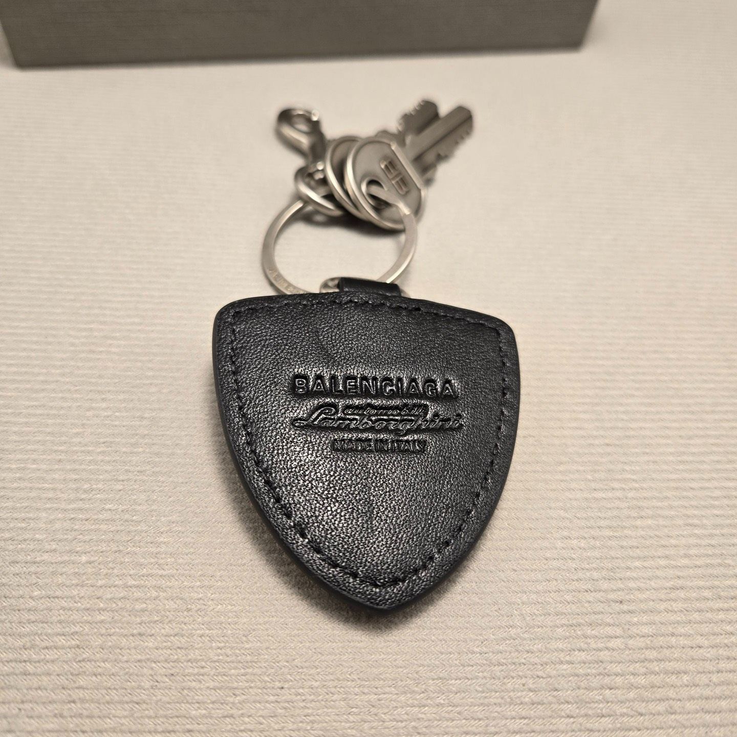 BALENCIAGA Automobili Lamborghini Shield Charm "Black"（8355222ABZD1000）