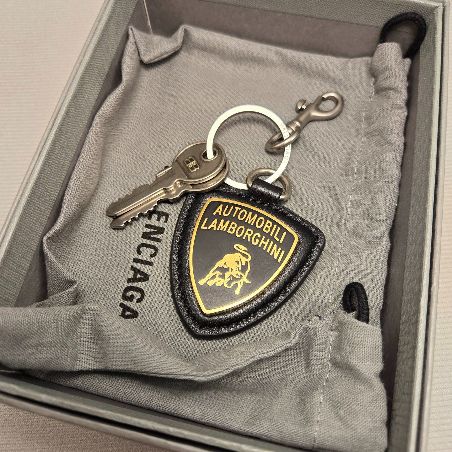 BALENCIAGA Automobili Lamborghini Shield Charm "Black"（8355222ABZD1000）