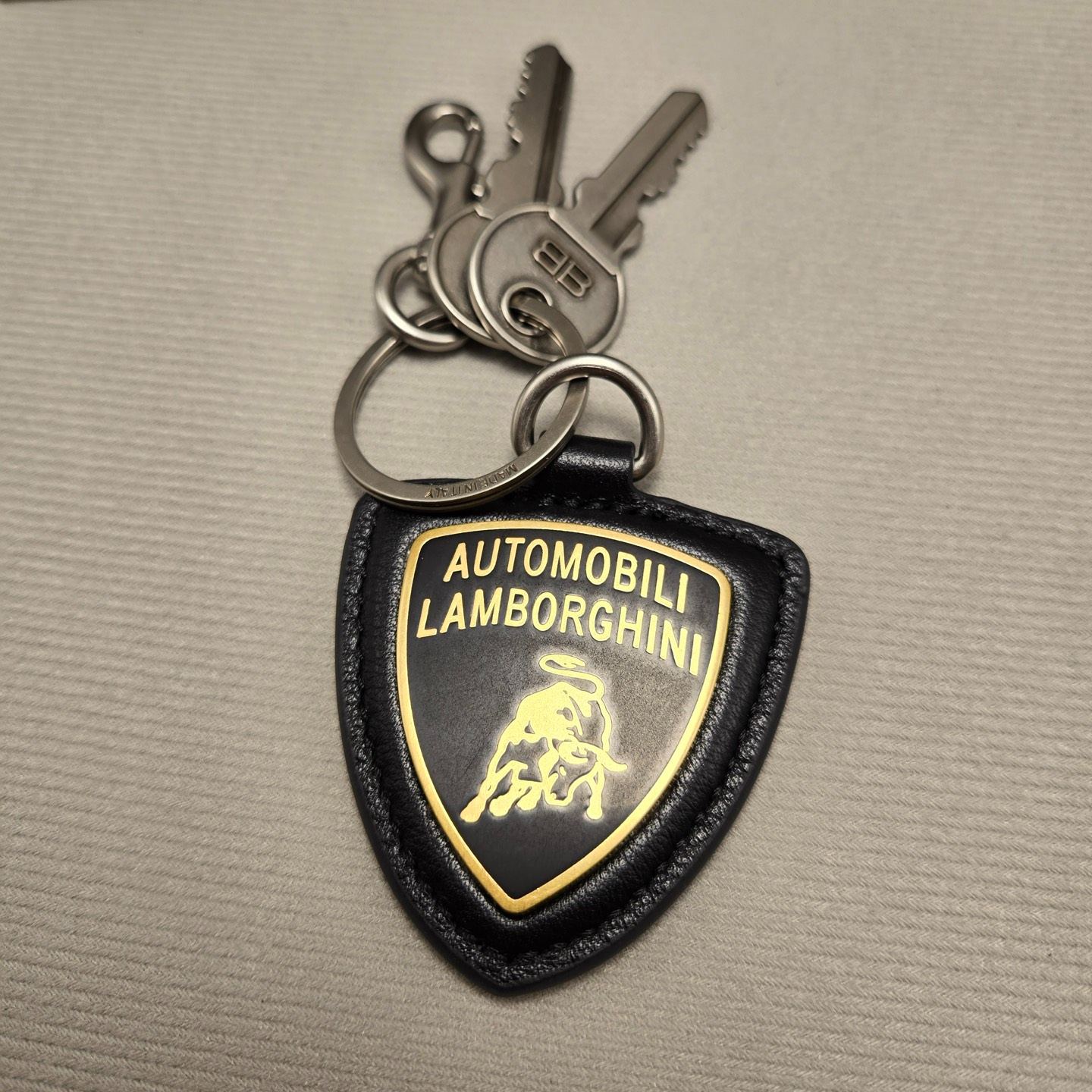 BALENCIAGA Automobili Lamborghini Shield Charm "Black"（8355222ABZD1000）