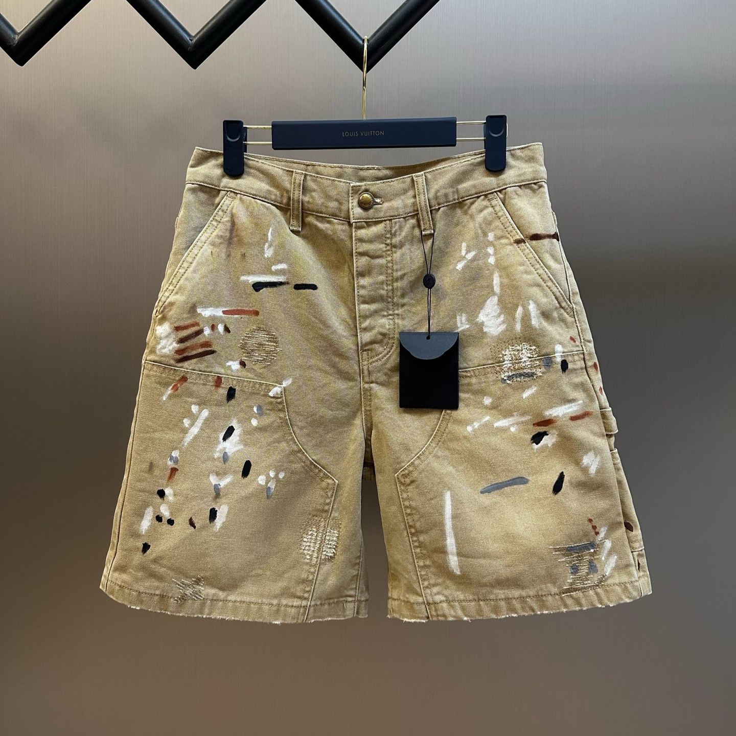  Louis Vuitton Embellished Denim Carpenter Shorts (1AK6QF）