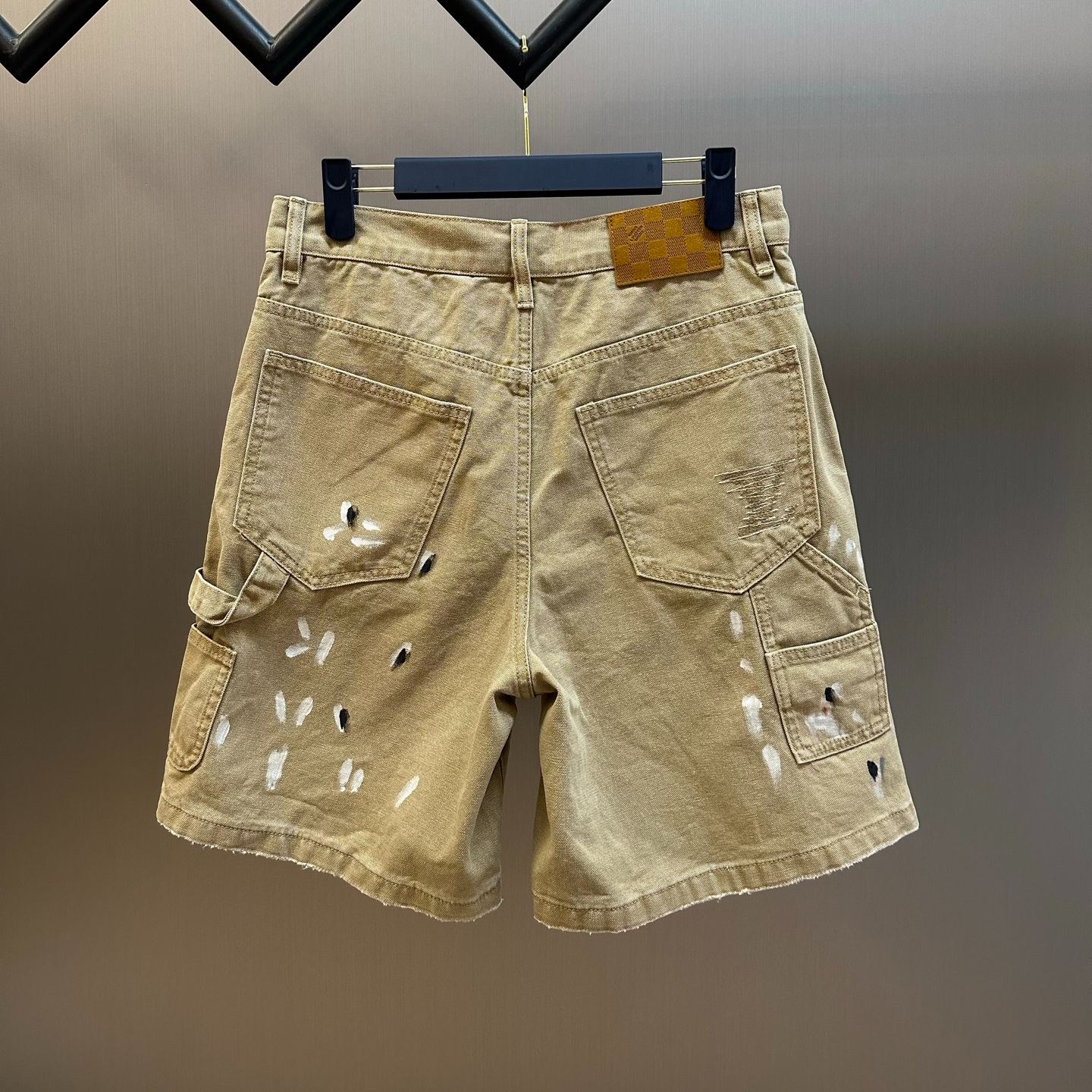  Louis Vuitton Embellished Denim Carpenter Shorts (1AK6QF）