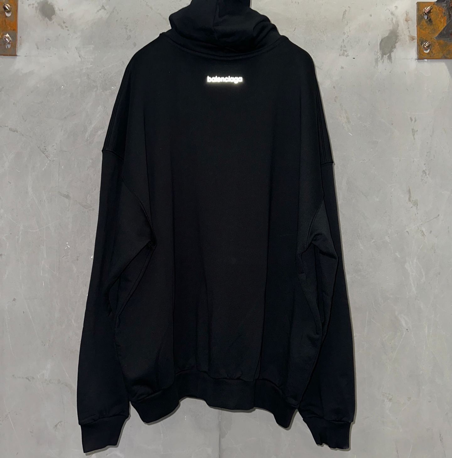 BALENCIAGA Men's Bodies Medium Fit Hoodie in Black (871956TUVQ51000）