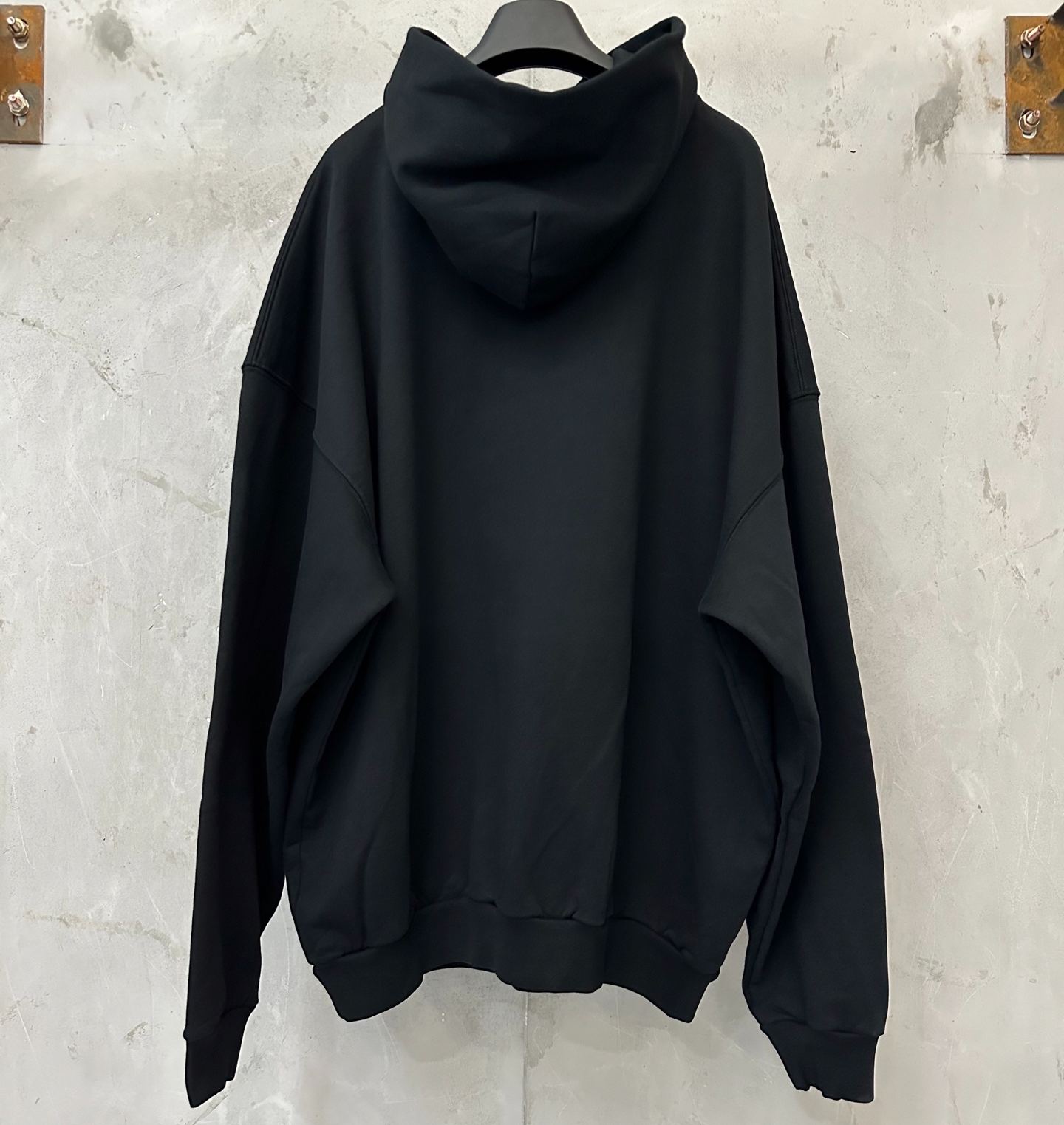 BALENCIAGA Men's Bodies Medium Fit Hoodie in Black (871956TUVQ51000）