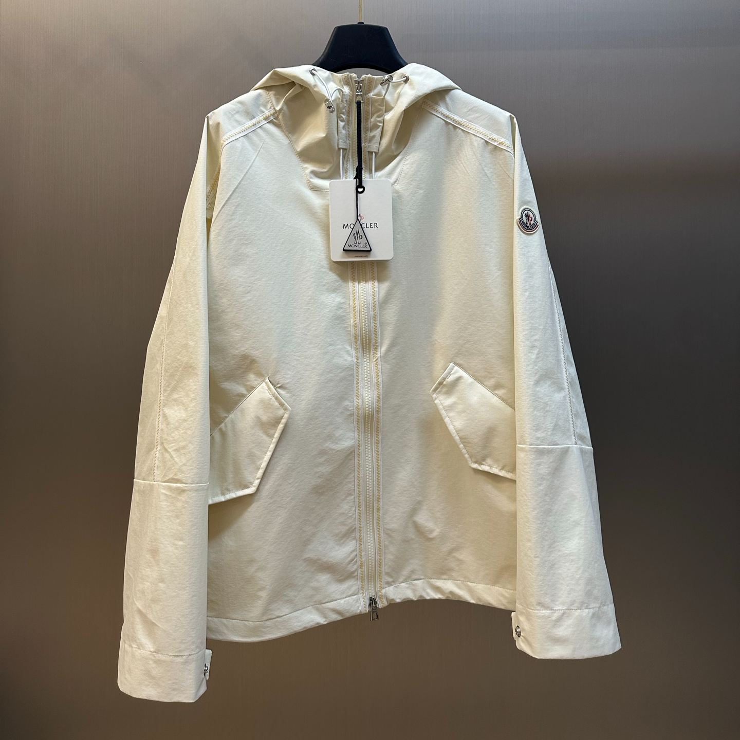 Moncler Hooded Waterproof Jacket | White（L10911A00085599B2）