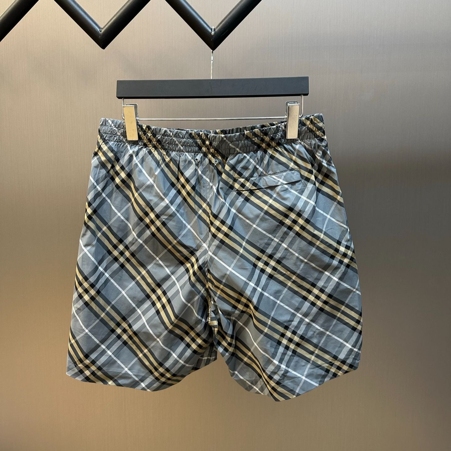 Burberry Check Swim Shorts in Wave blue（81213761）