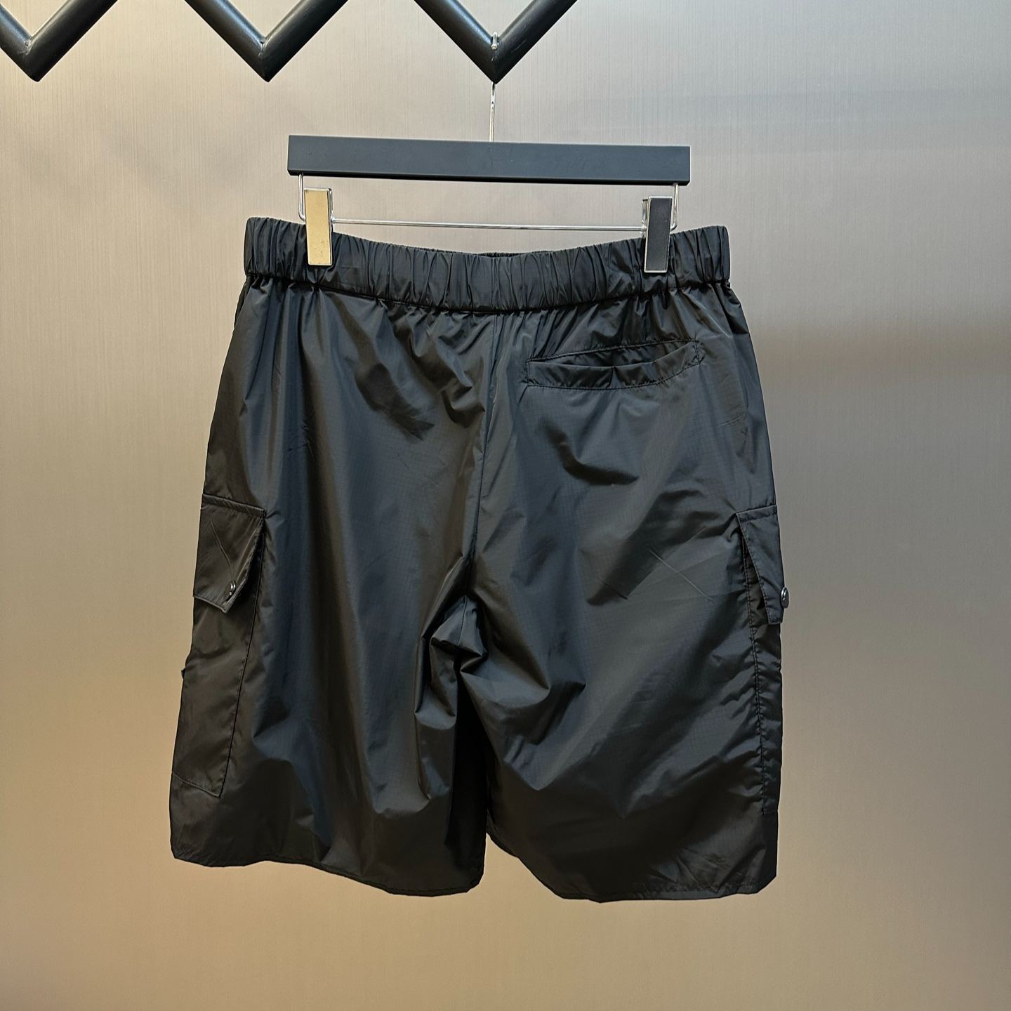 MONCLER Cargo Shorts（L10912B00003598AS999）