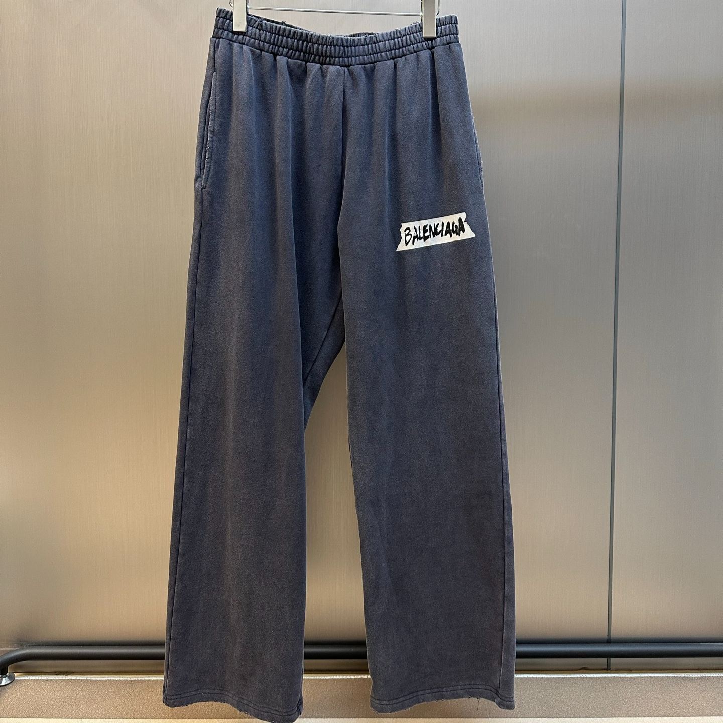BALENCIAGA Masking tape baggy pants（846917TTVL81041）