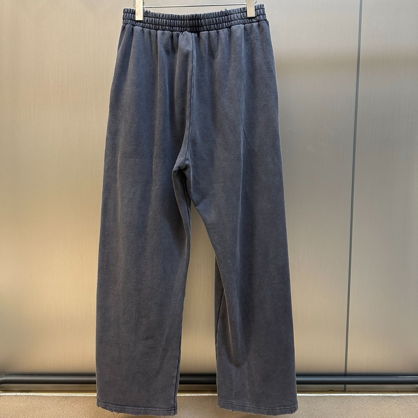 BALENCIAGA Masking tape baggy pants（846917TTVL81041）
