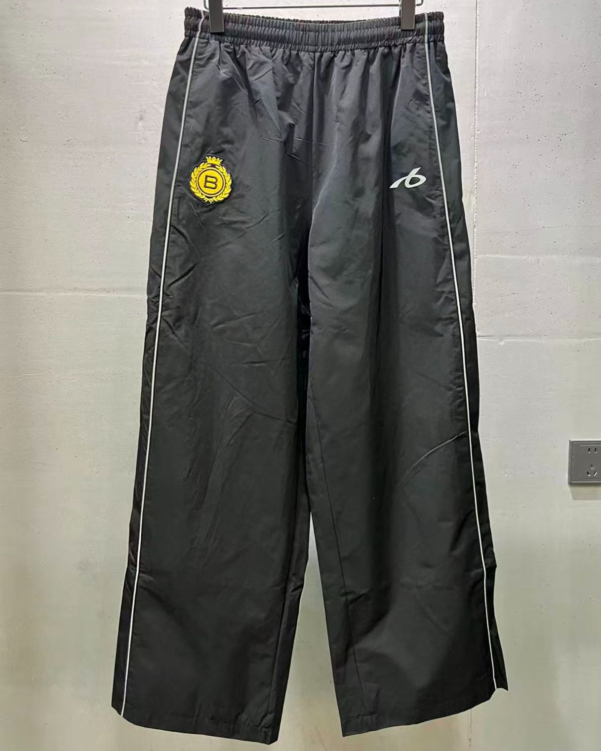 BALENCIAGA  Men's Soccer Tracksuit Pants in Black (A003GFTPQ381000）
