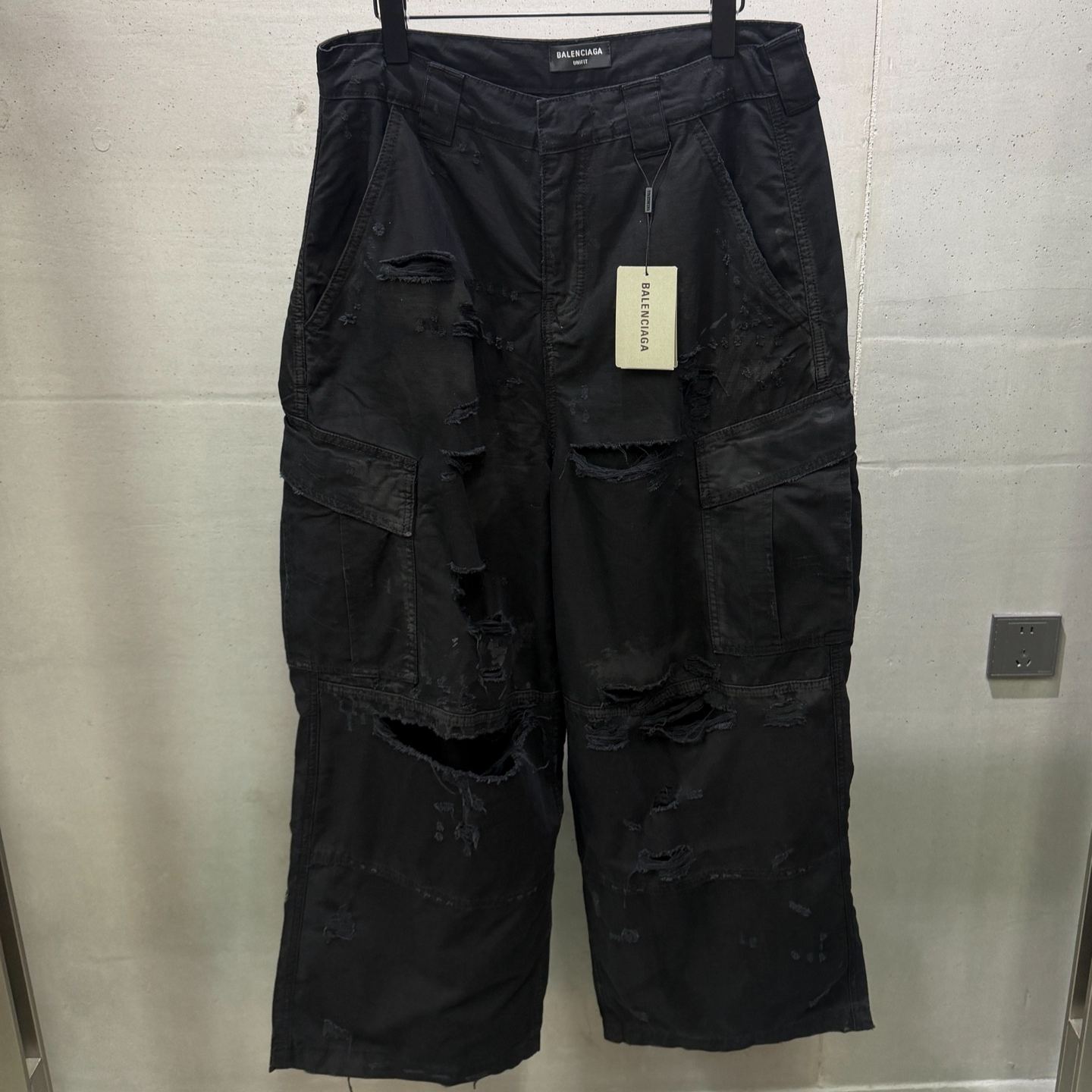 BALENCIAGA Men's Distressed Large Cargo Pants "Black" (838816TSP011000）