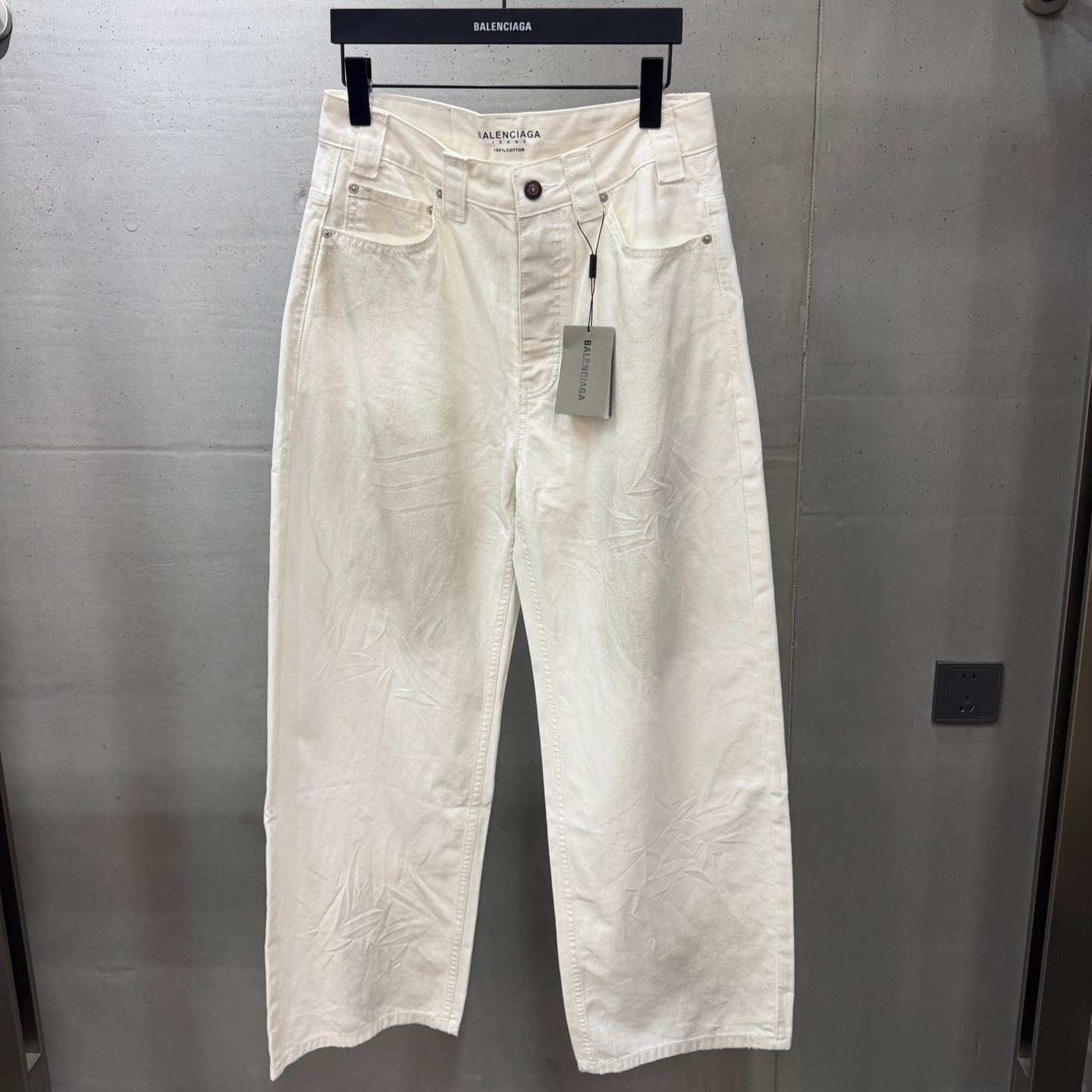 Balenciaga Distressed Wide-Leg Jeans  (824299TSW689012）