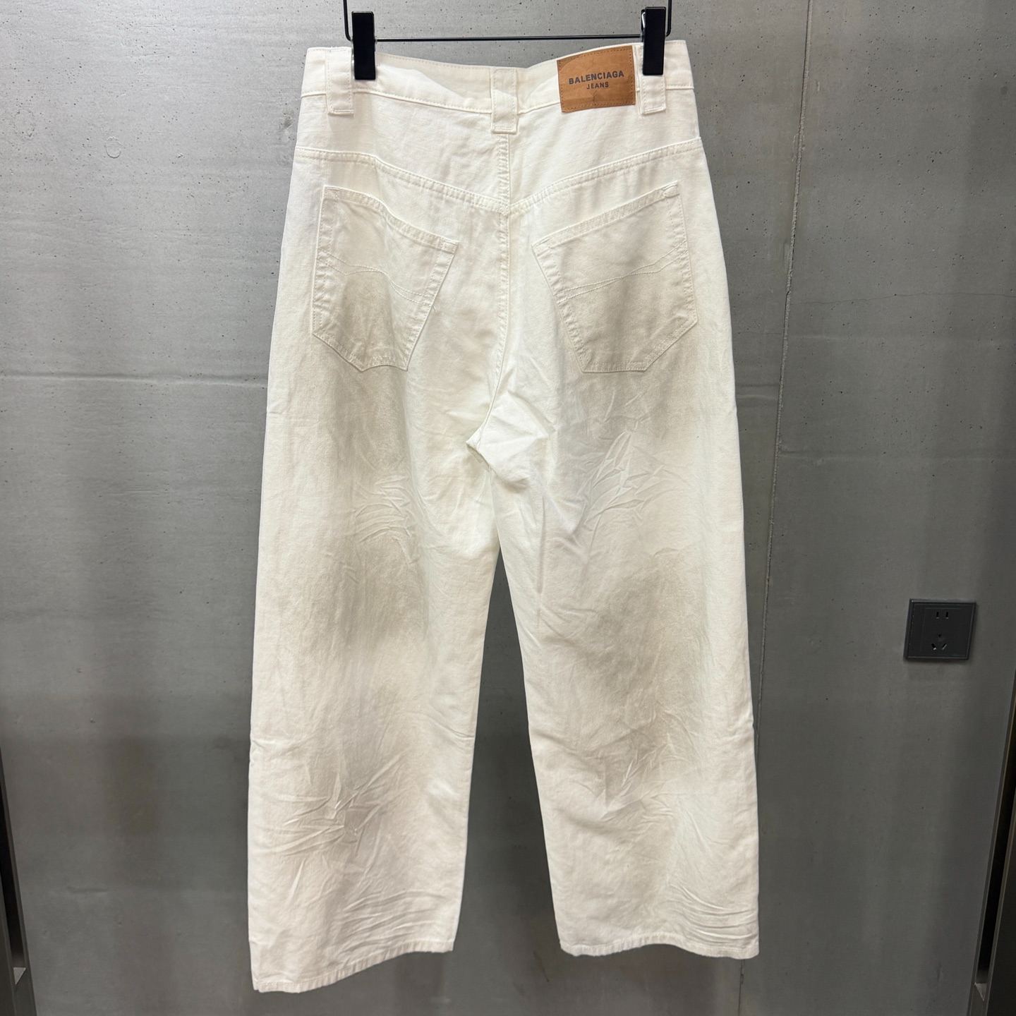 Balenciaga Distressed Wide-Leg Jeans  (824299TSW689012）